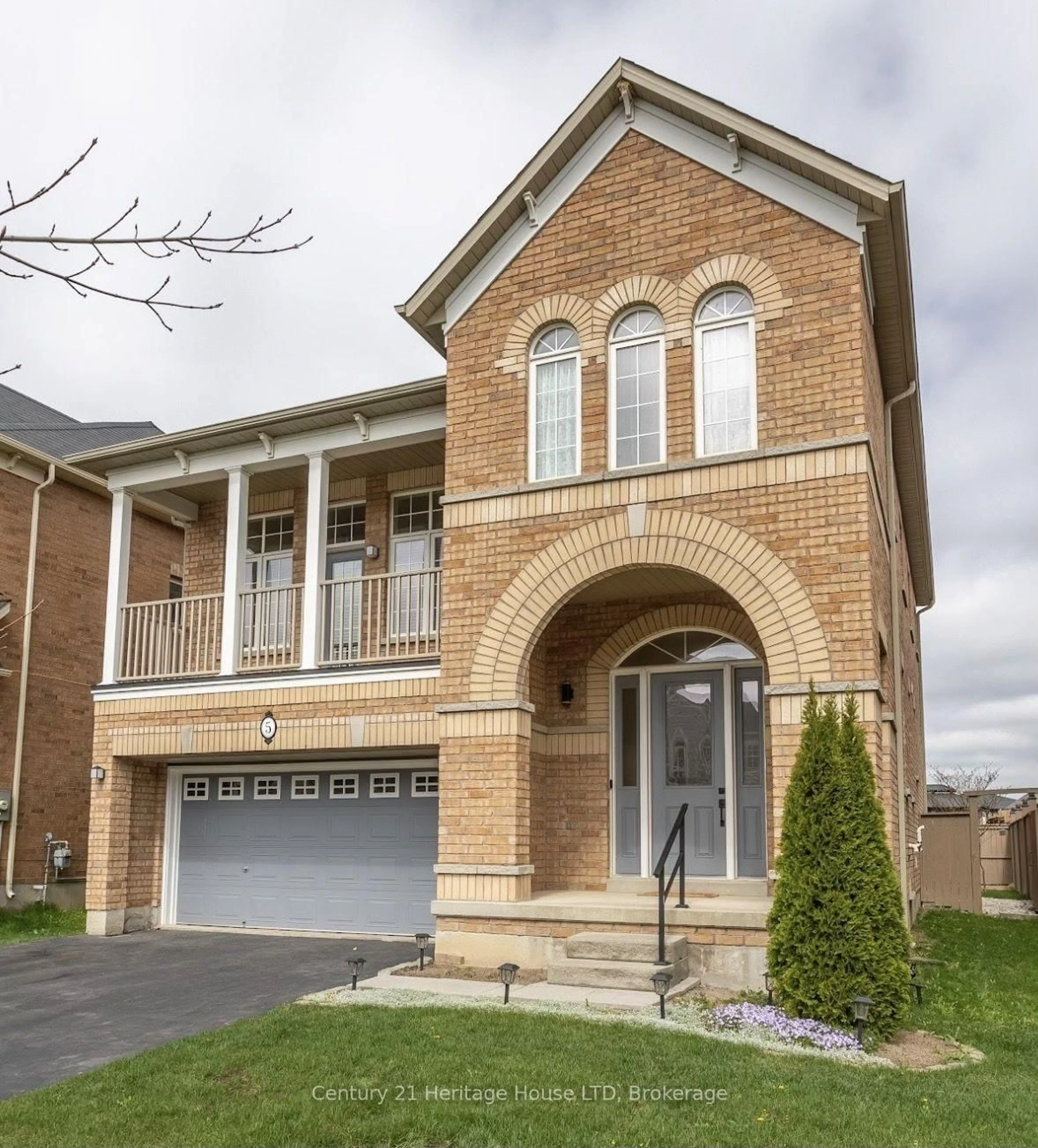 Home with brick exterior material, street for 5 Juneberry Rd, Thorold Ontario L2V 0B2