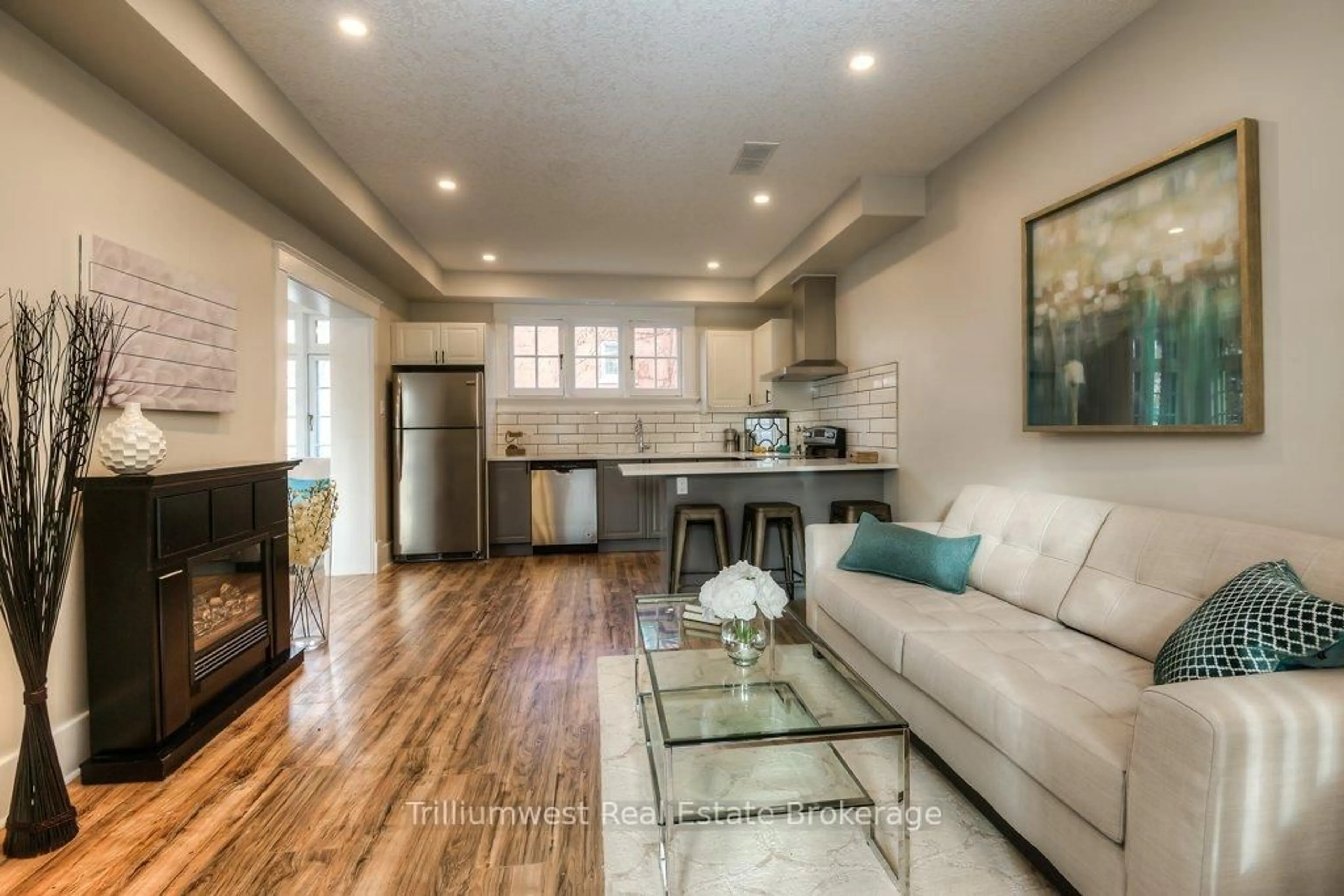 Open concept kitchen, unknown for 54 Park St, Kitchener Ontario N2G 1M3