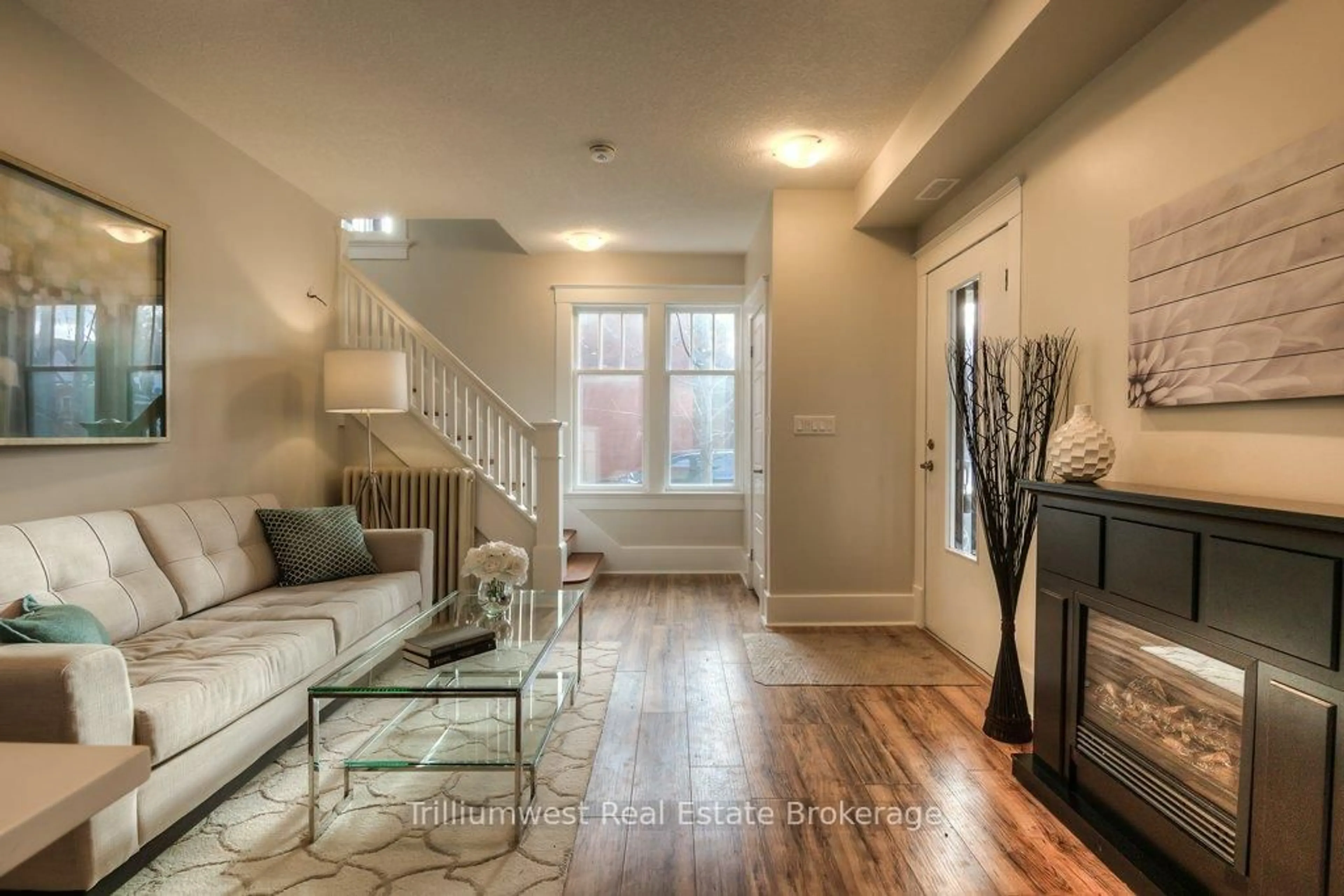 Living room with furniture, unknown for 54 Park St, Kitchener Ontario N2G 1M3