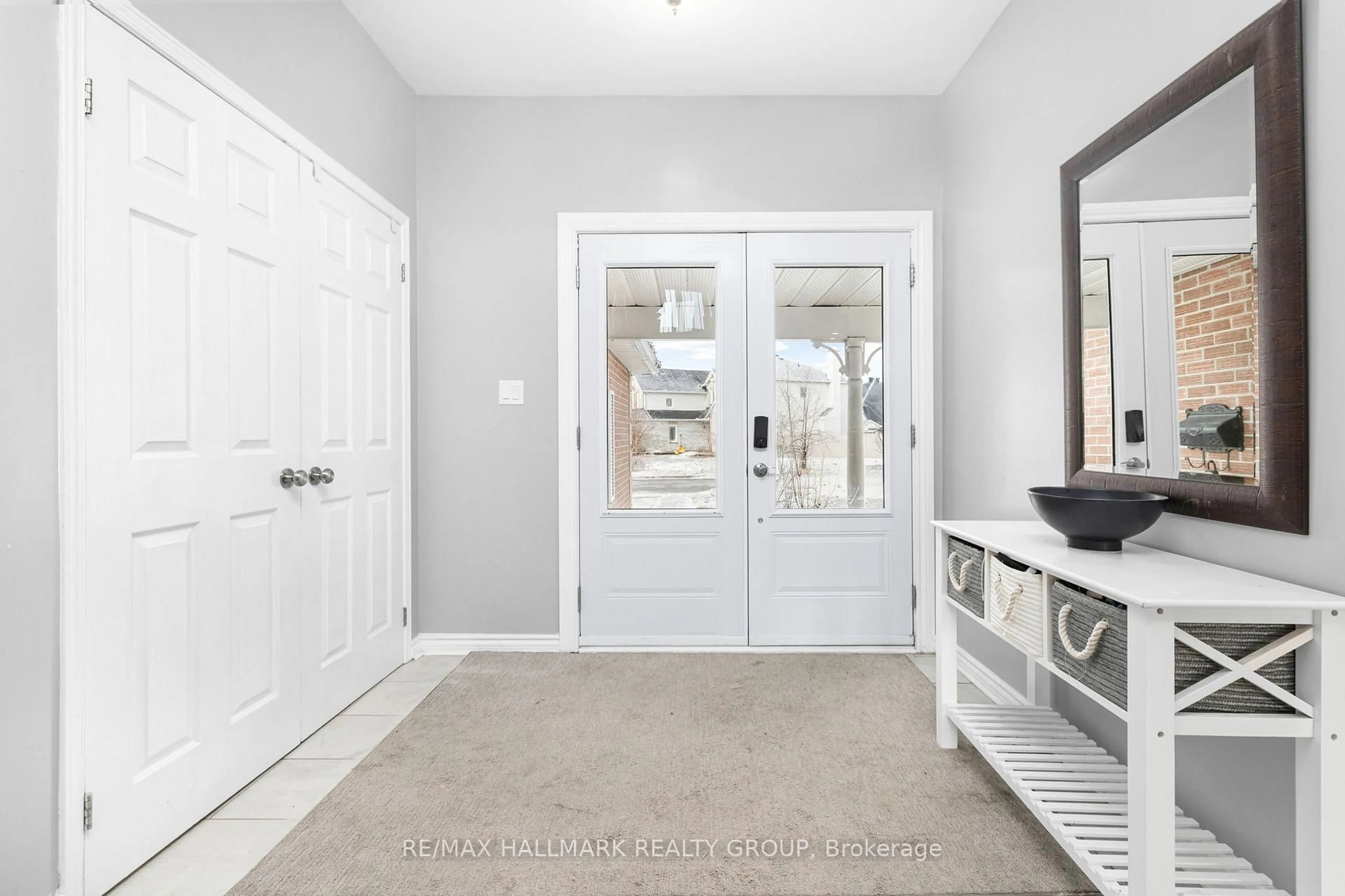 Indoor entryway for 1421 Talcy Cres, Ottawa Ontario K4A 3C6