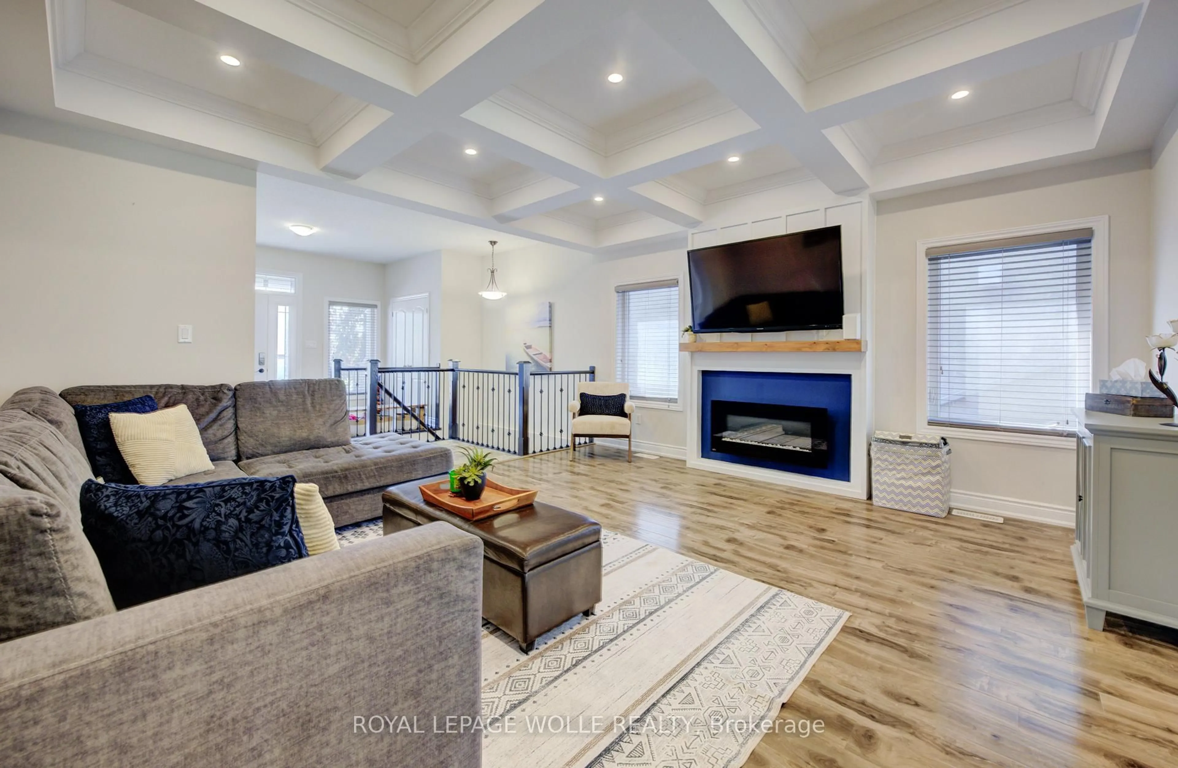 Living room with furniture, unknown for 40 Fraserwood Crt, Cambridge Ontario N1S 5B6