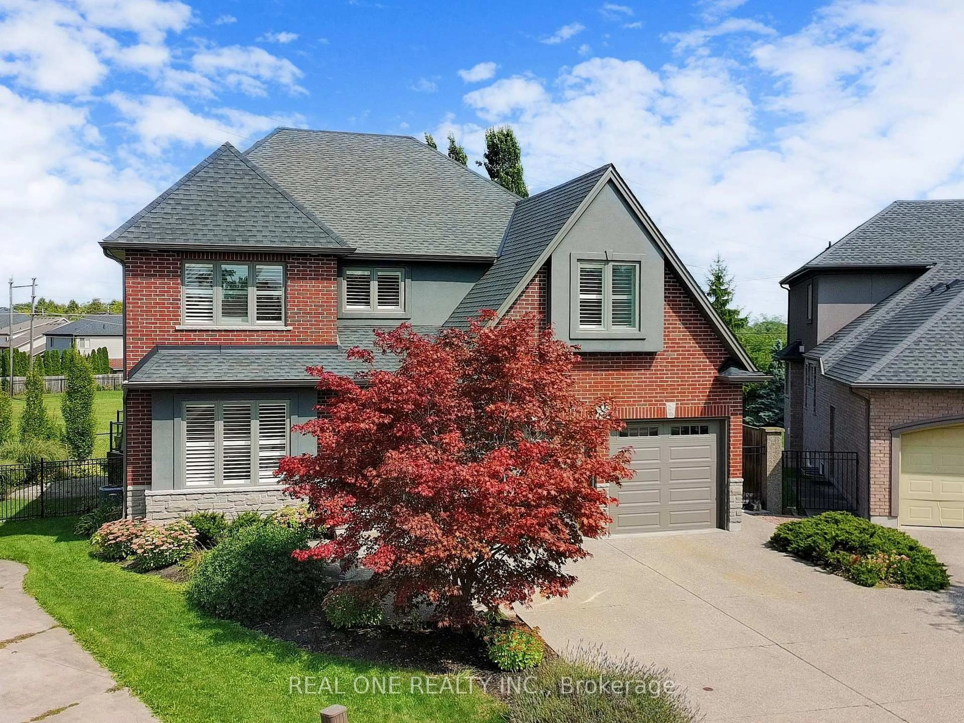 Home with brick exterior material, street for 26 Matthews Crt, St. Catharines Ontario L2S 4C4