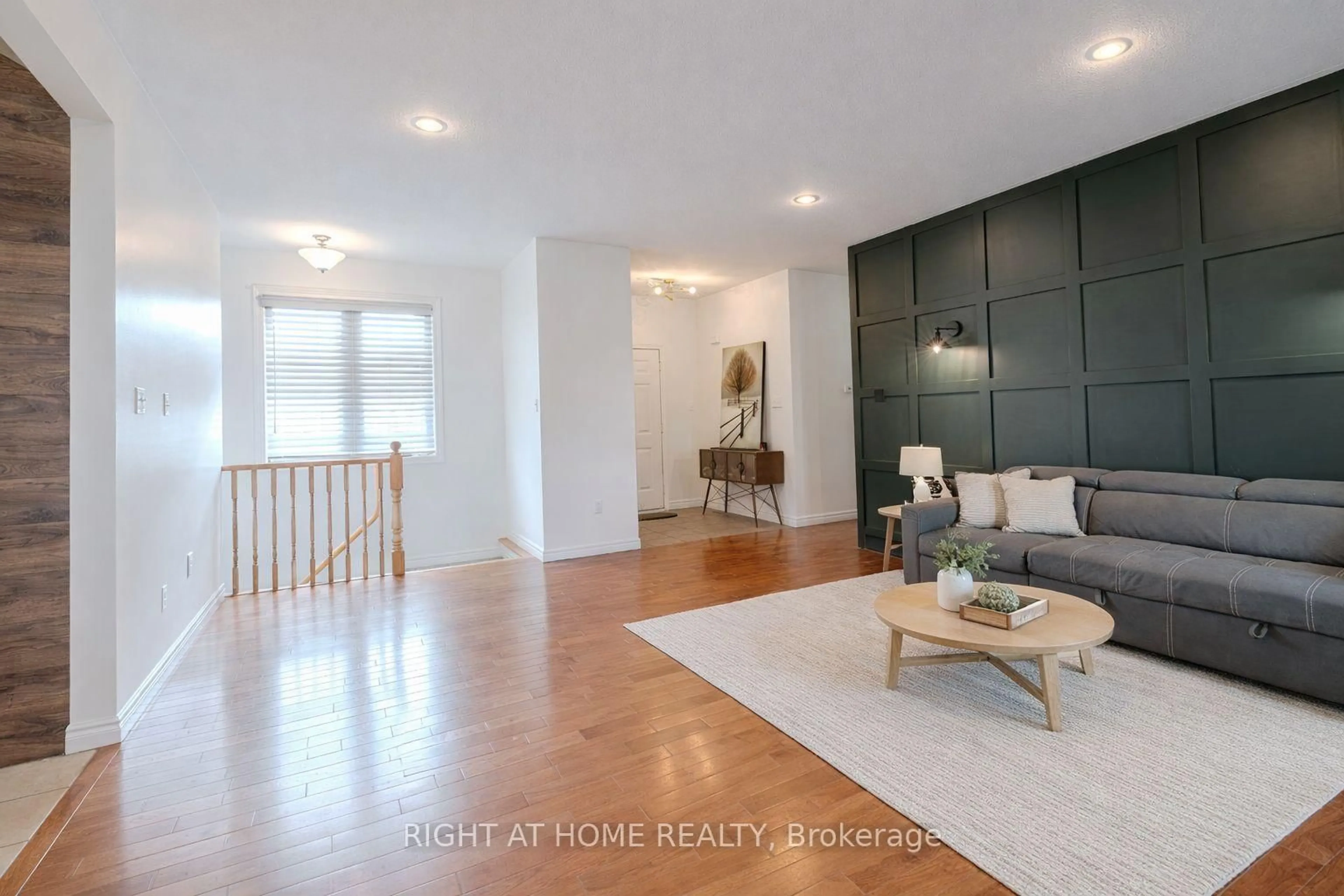 Indoor entryway for 301 Mud St, Hamilton Ontario L8J 2X7