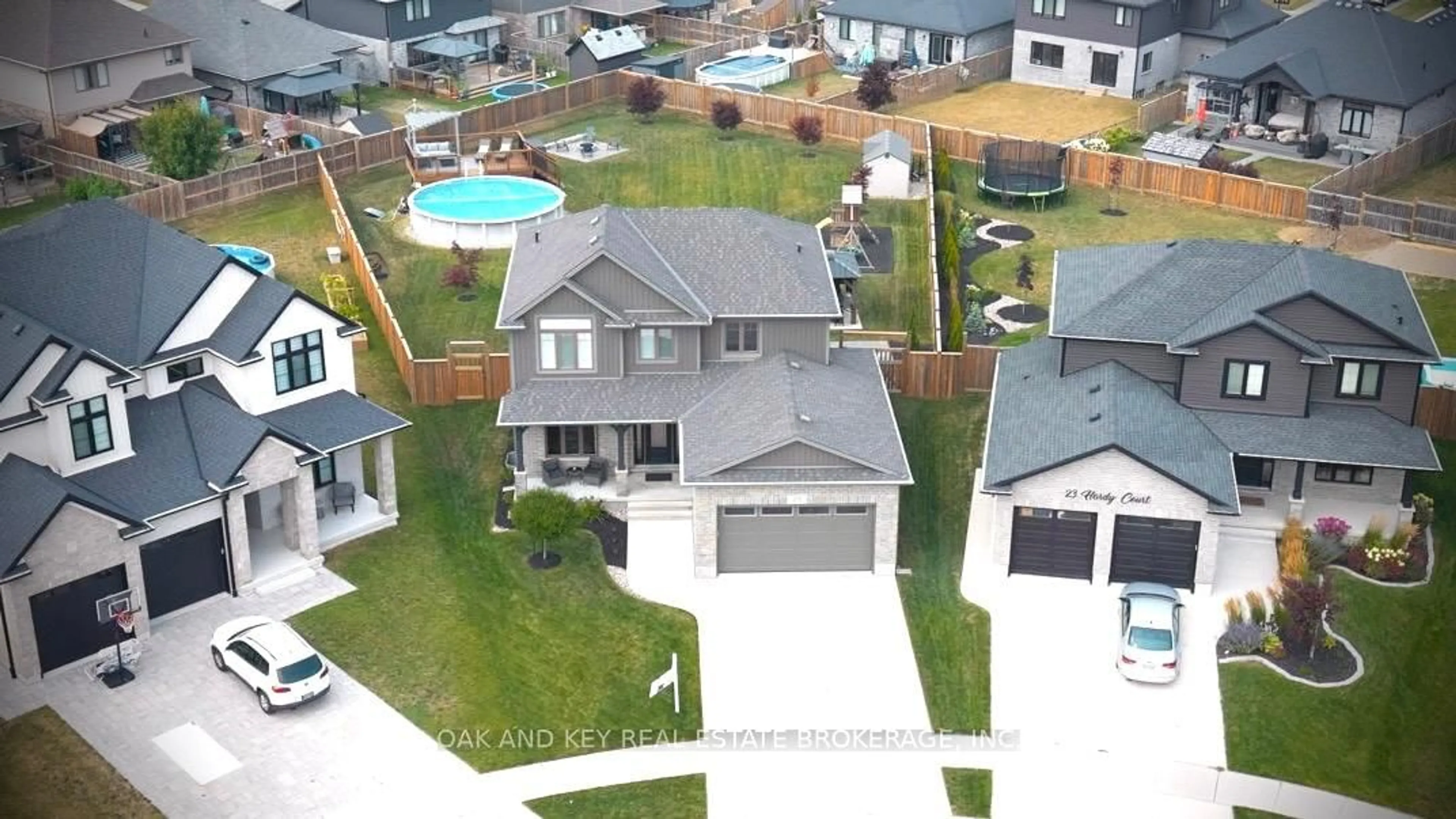 A pic from outside/outdoor area/front of a property/back of a property/a pic from drone, street for 25 Hardy Crt, Lucan Biddulph Ontario N0M 2J0