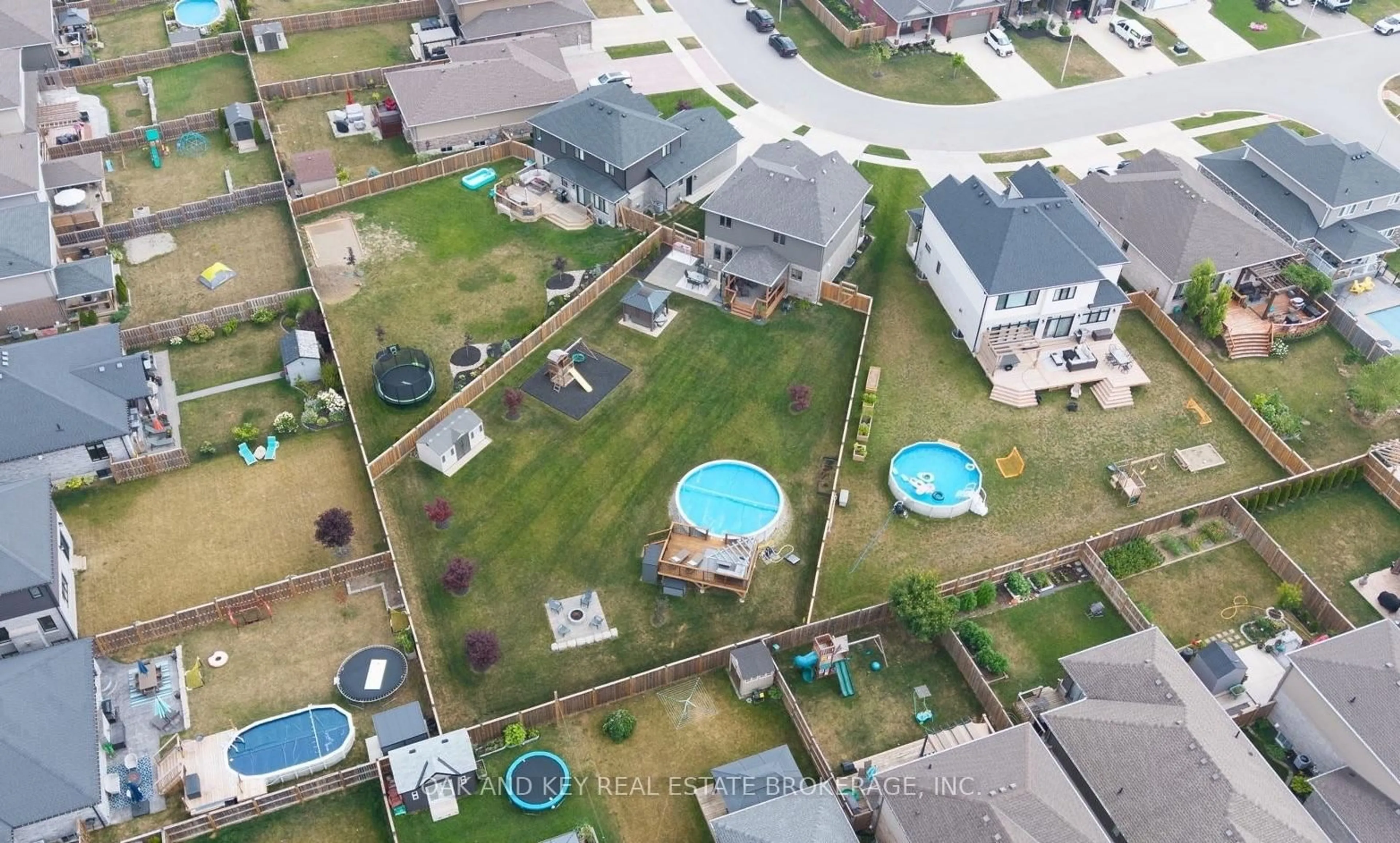 A pic from outside/outdoor area/front of a property/back of a property/a pic from drone, water/lake/river/ocean view for 25 Hardy Crt, Lucan Biddulph Ontario N0M 2J0