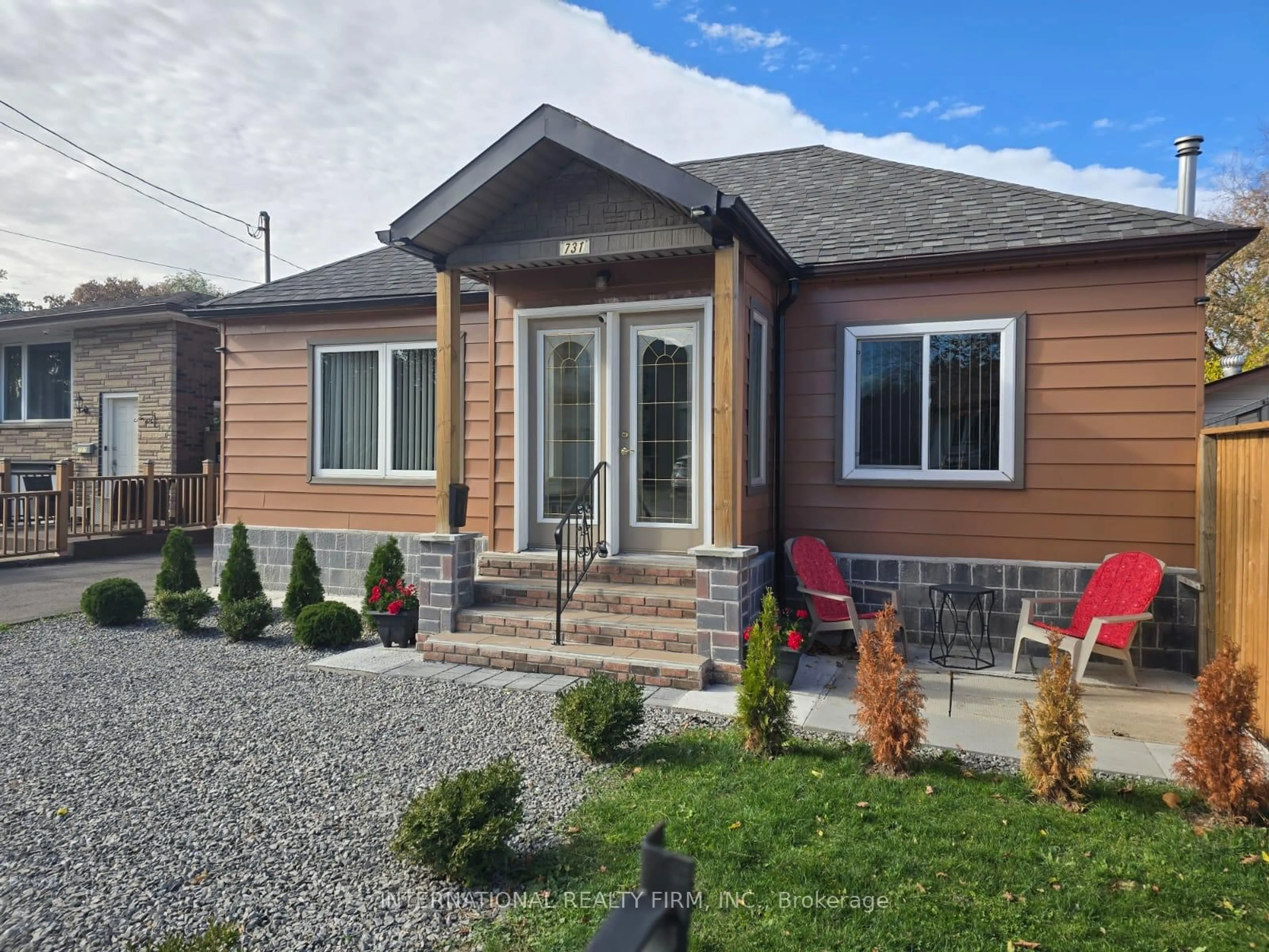 Home with vinyl exterior material, unknown for 731 Knox Ave, Hamilton Ontario L8H 6K7