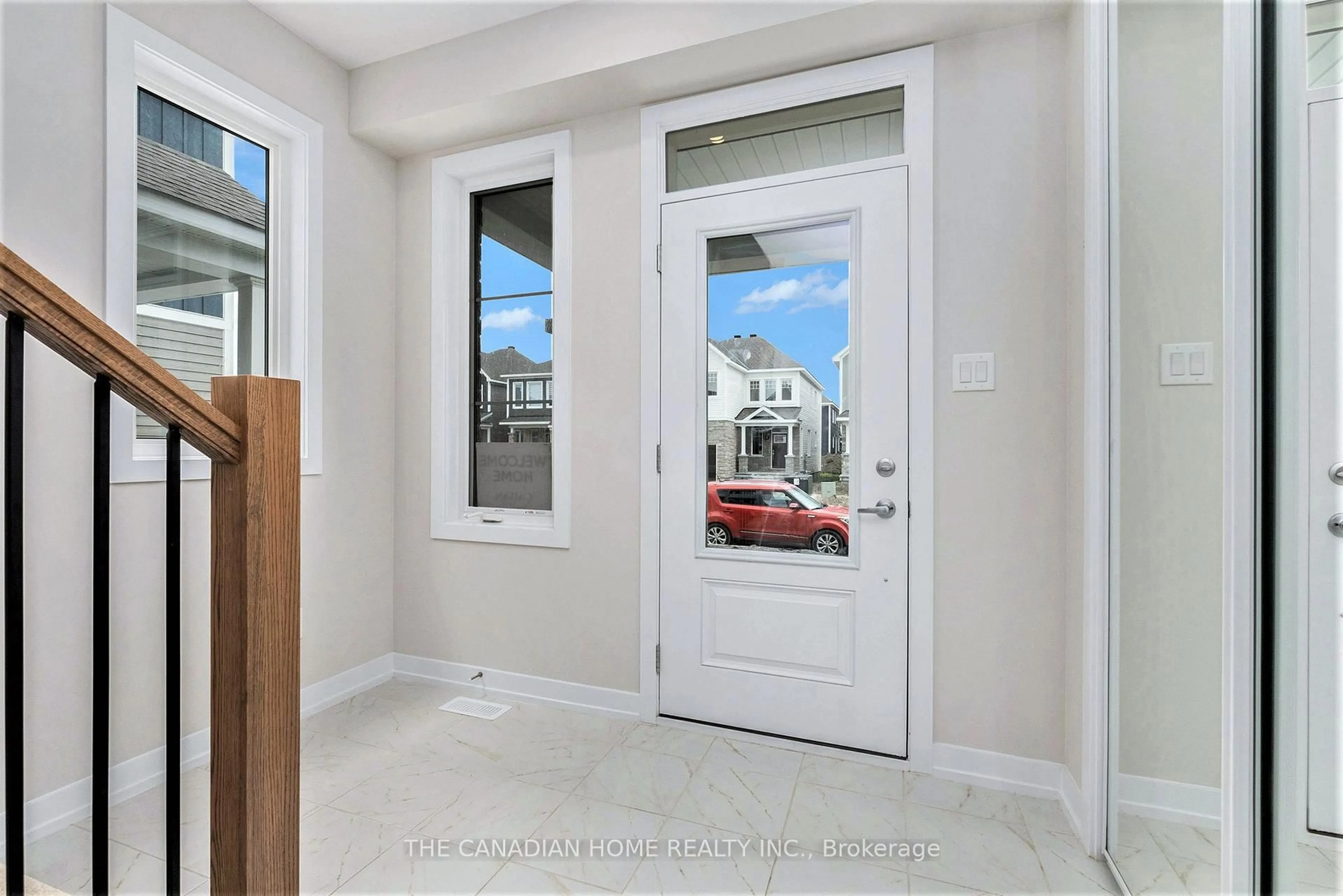 Indoor entryway for 73 Hackamore Cres, Richmond Ontario K0A 2Z0