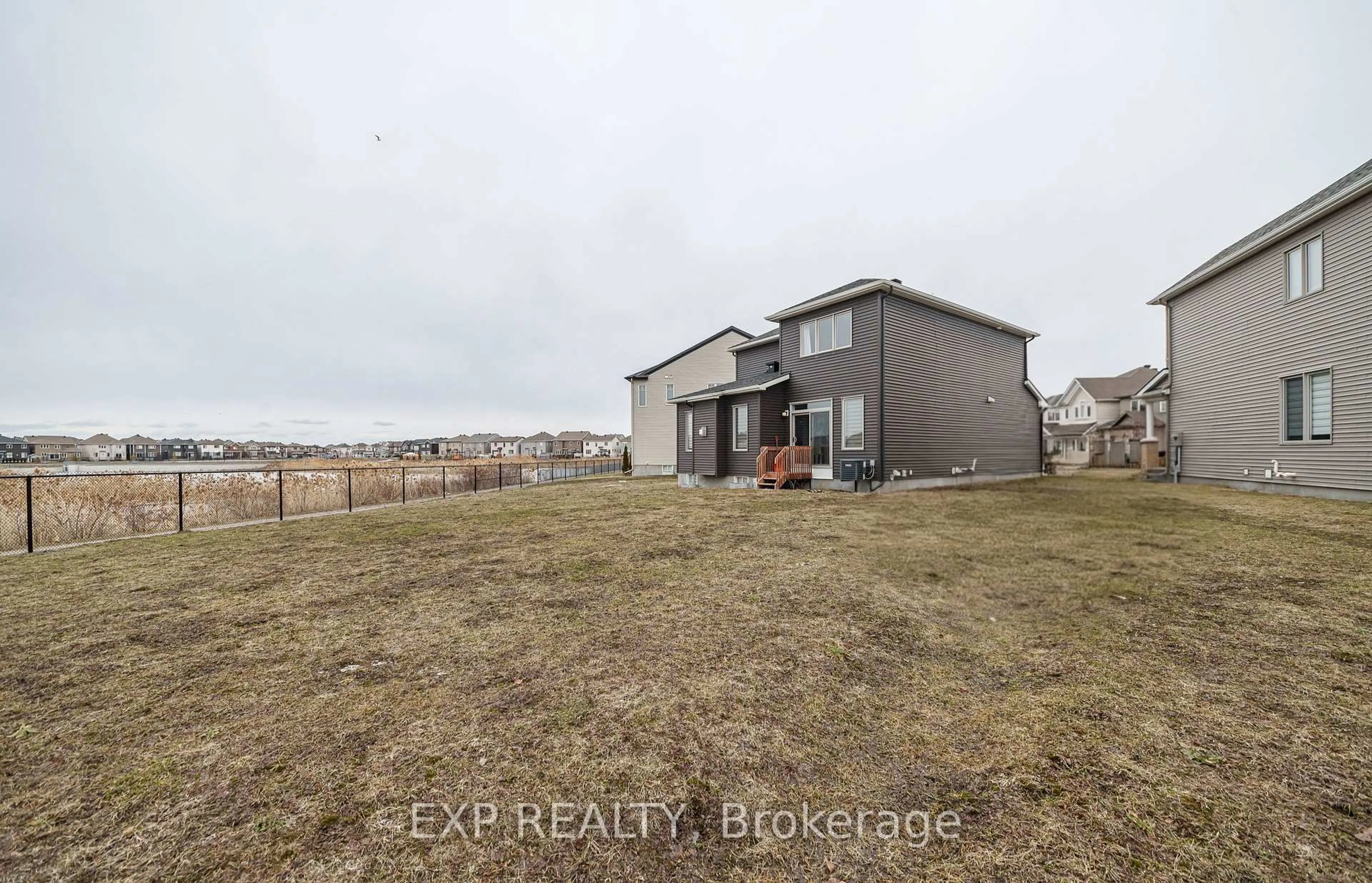 A pic from outside/outdoor area/front of a property/back of a property/a pic from drone, unknown for 527 Alcor Terr, Ottawa Ontario K2J 6N6