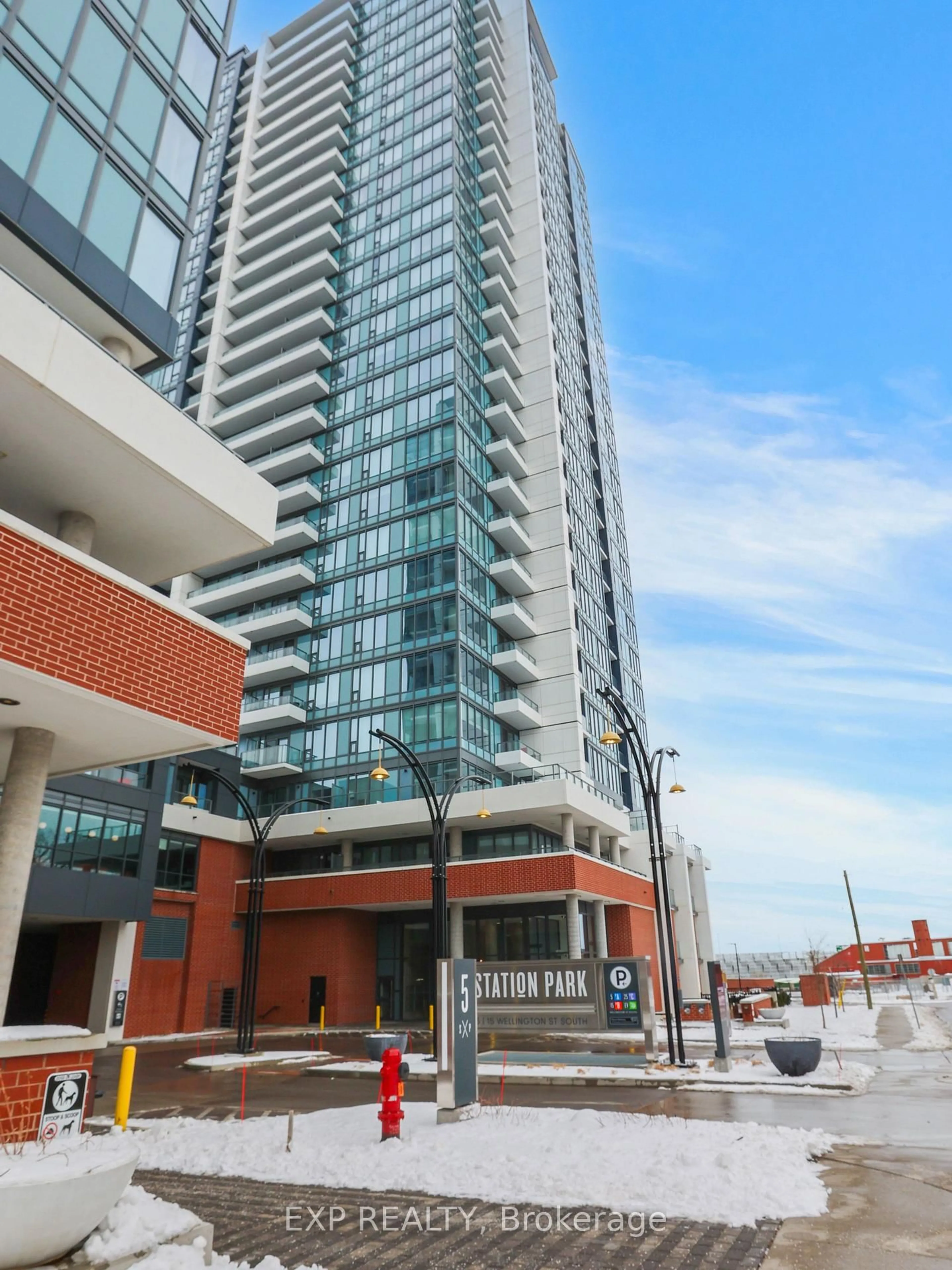 Indoor foyer for 15 Wellington St #708, Kitchener Ontario N2G 0E4