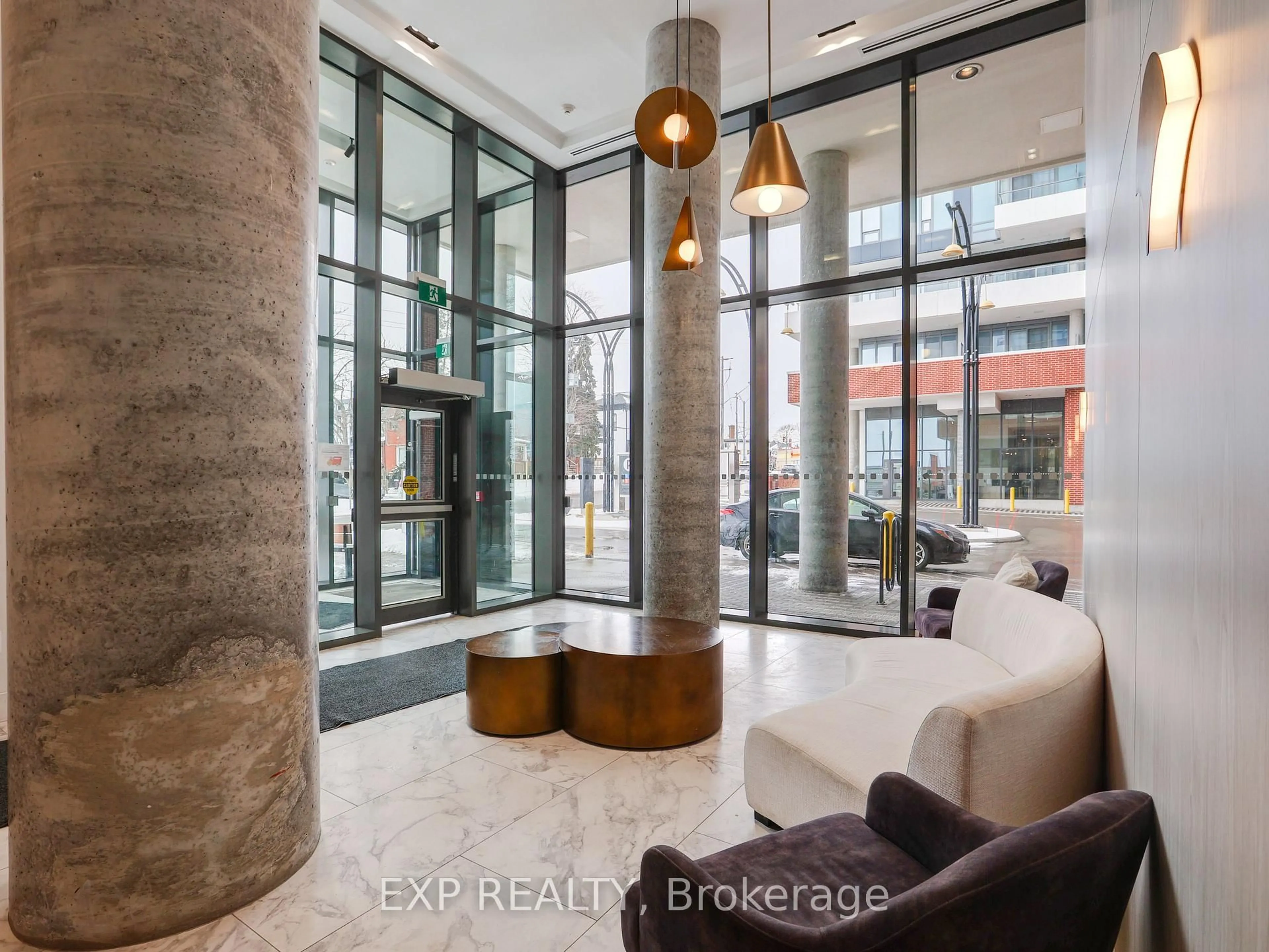 Indoor foyer for 15 Wellington St #708, Kitchener Ontario N2G 0E4