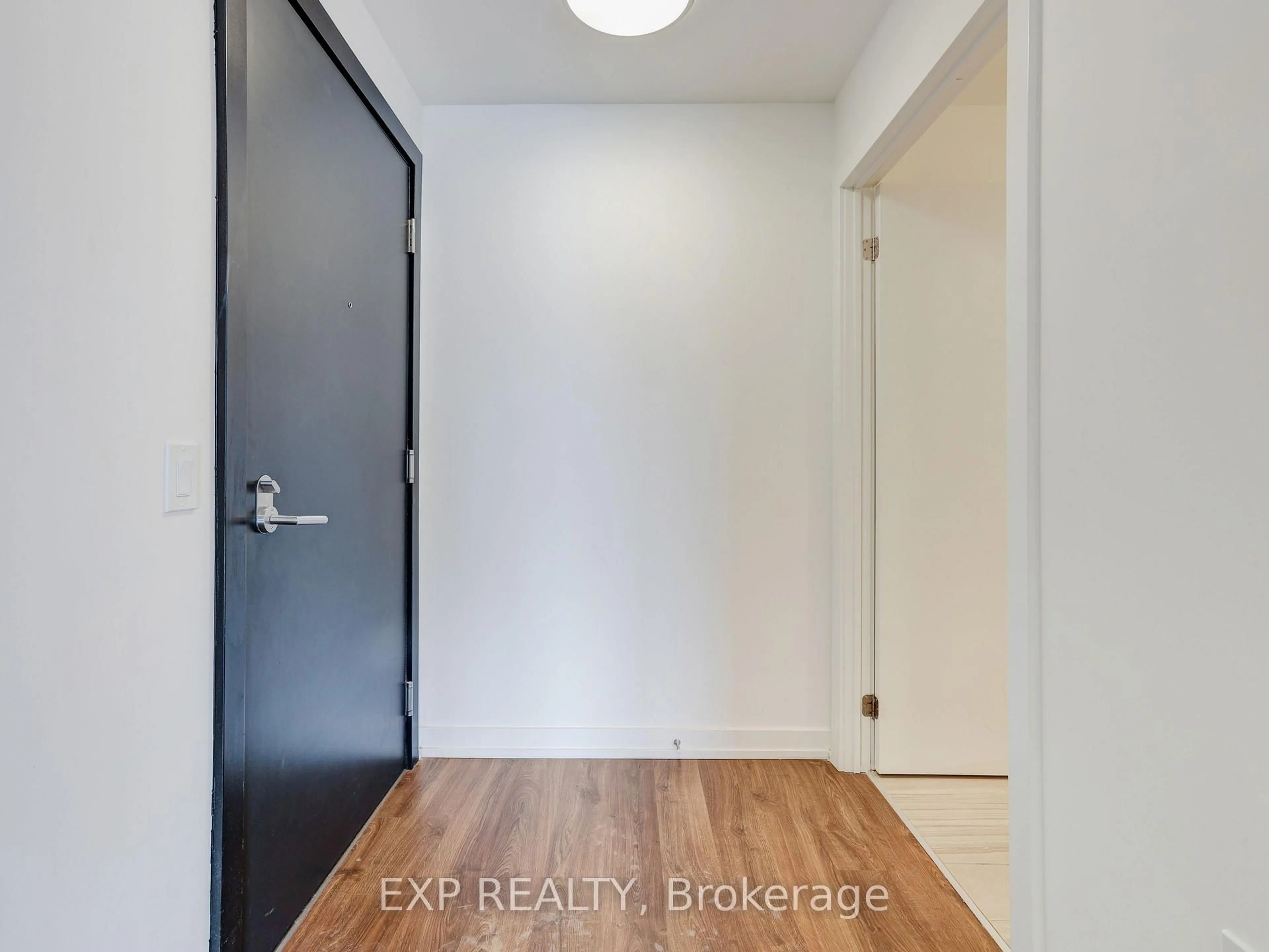 Indoor entryway for 15 Wellington St #708, Kitchener Ontario N2G 0E4