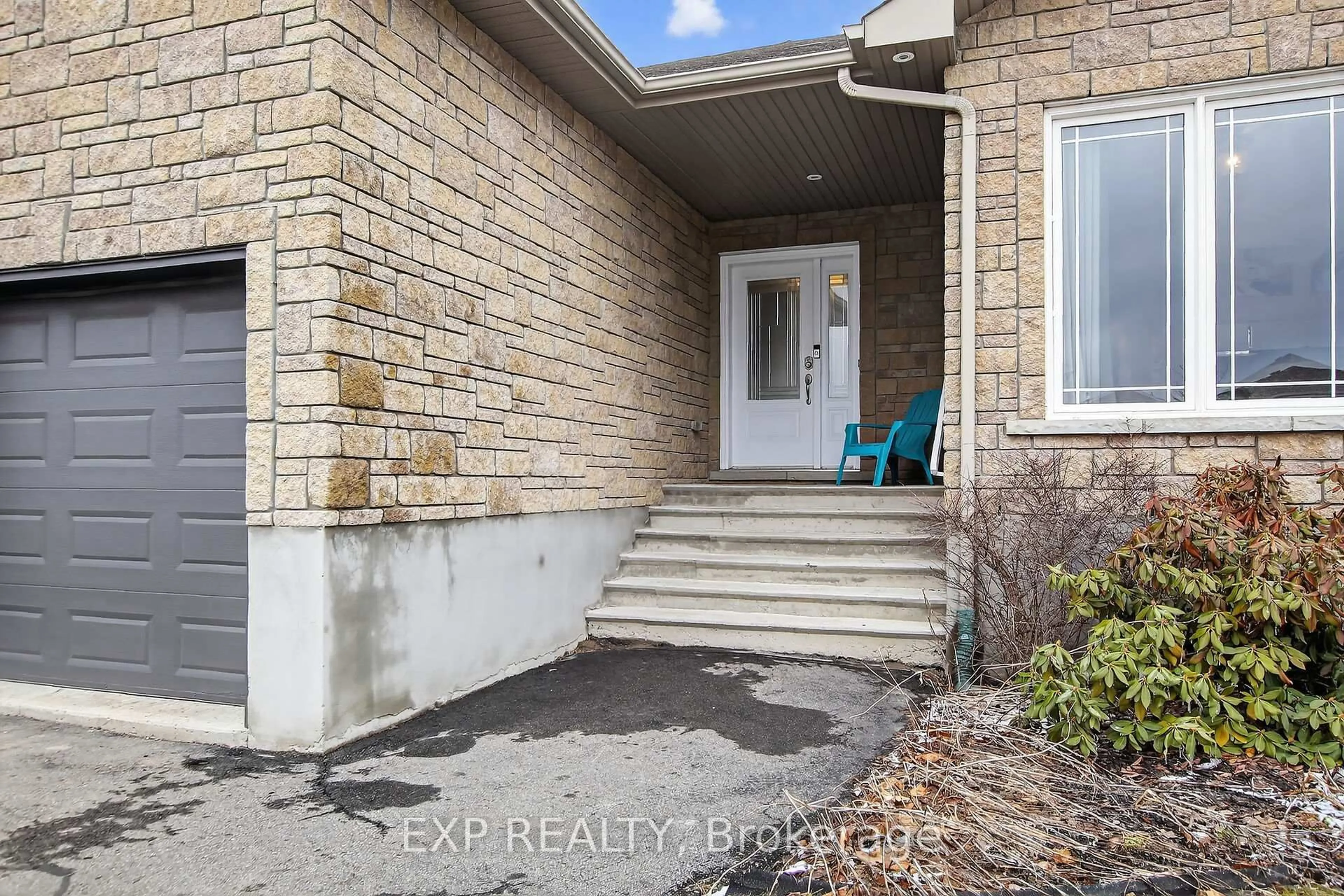 Indoor entryway for 80 Chad St, The Nation Ontario K0A 2M0