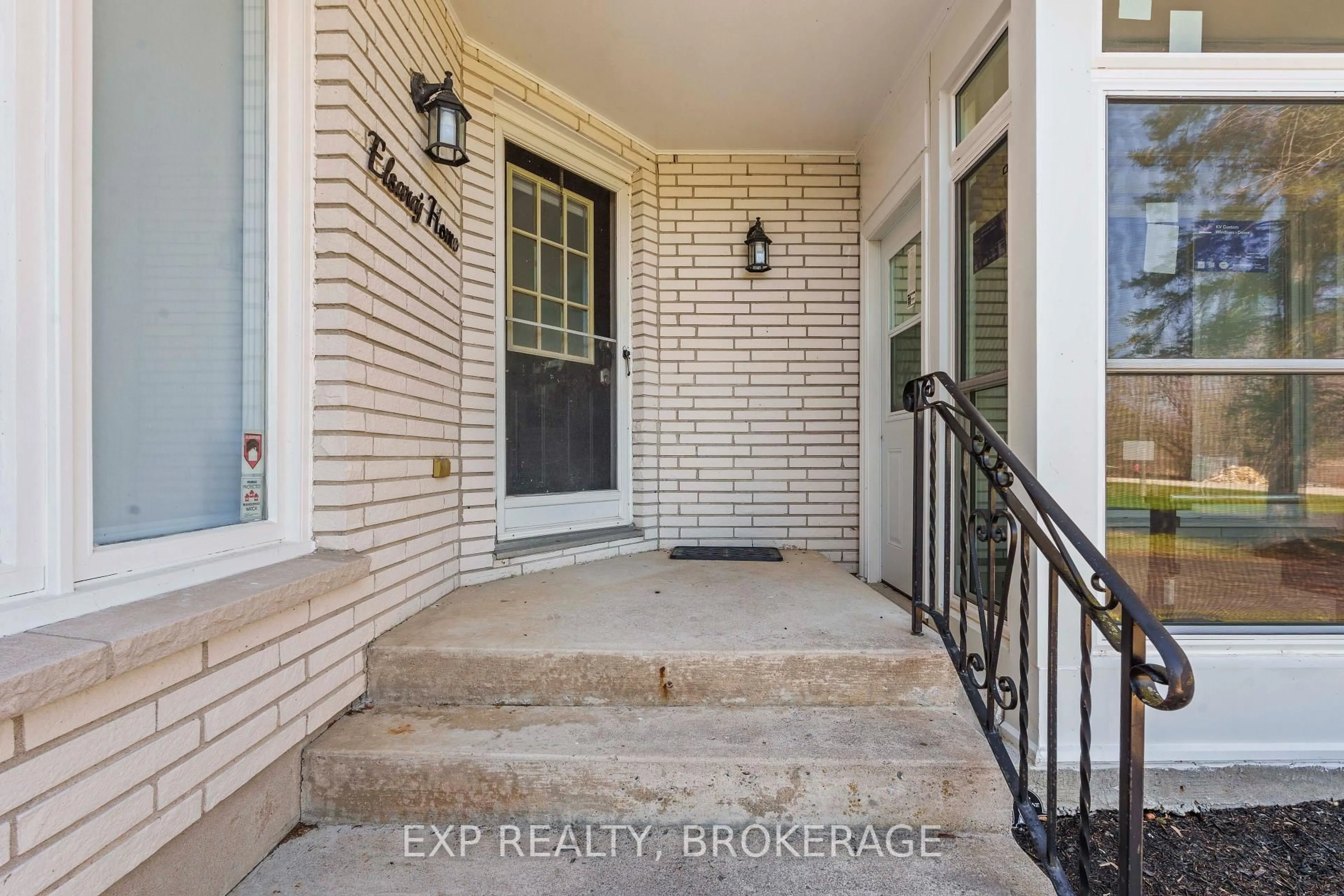 Indoor entryway for 72 WILLOWBANK Rd, Front of Leeds & Seeleys Bay Ontario K7G 2V5