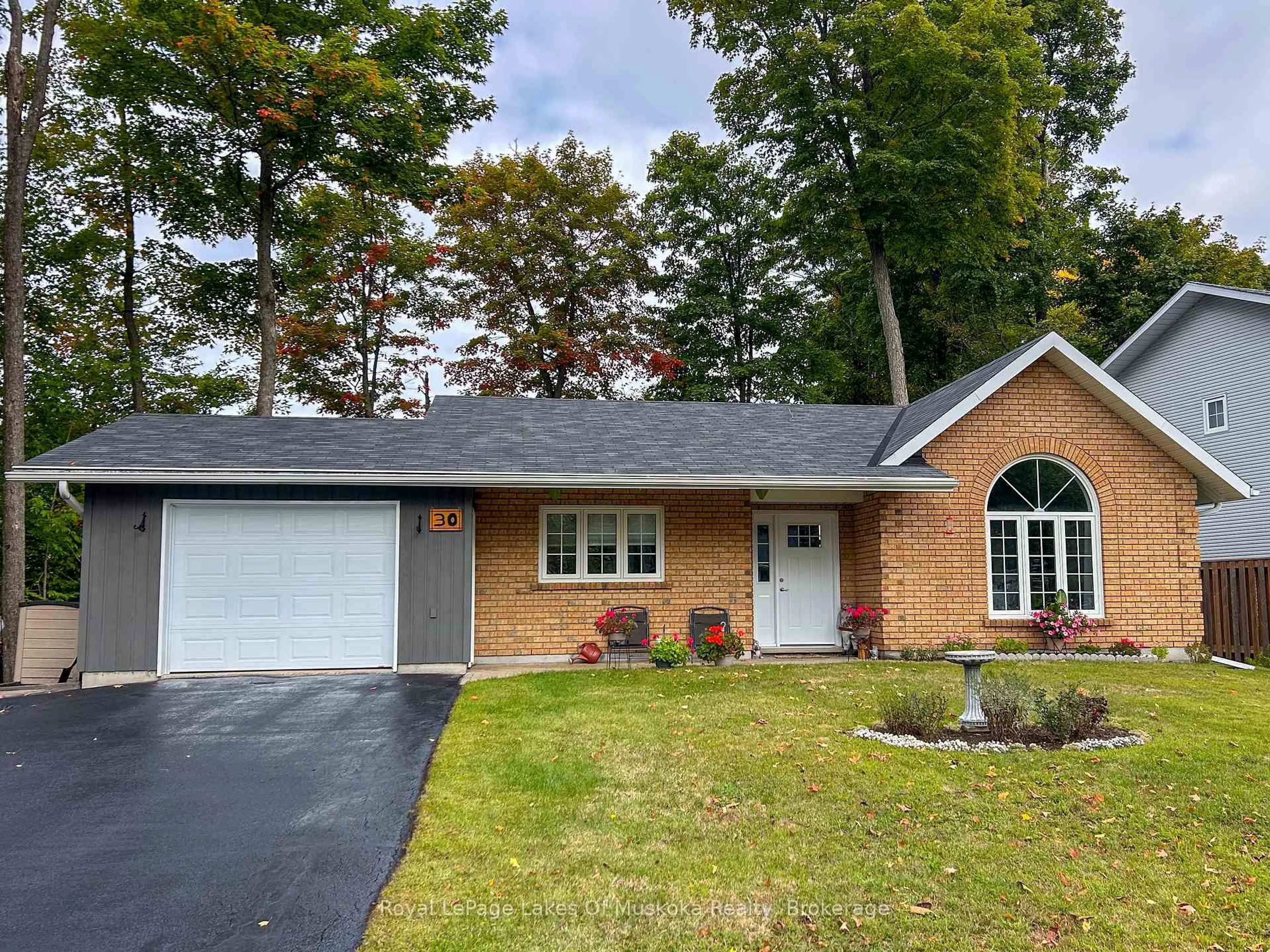 Home with brick exterior material, street for 30 Shaw Cres, Huntsville Ontario P1H 1T7
