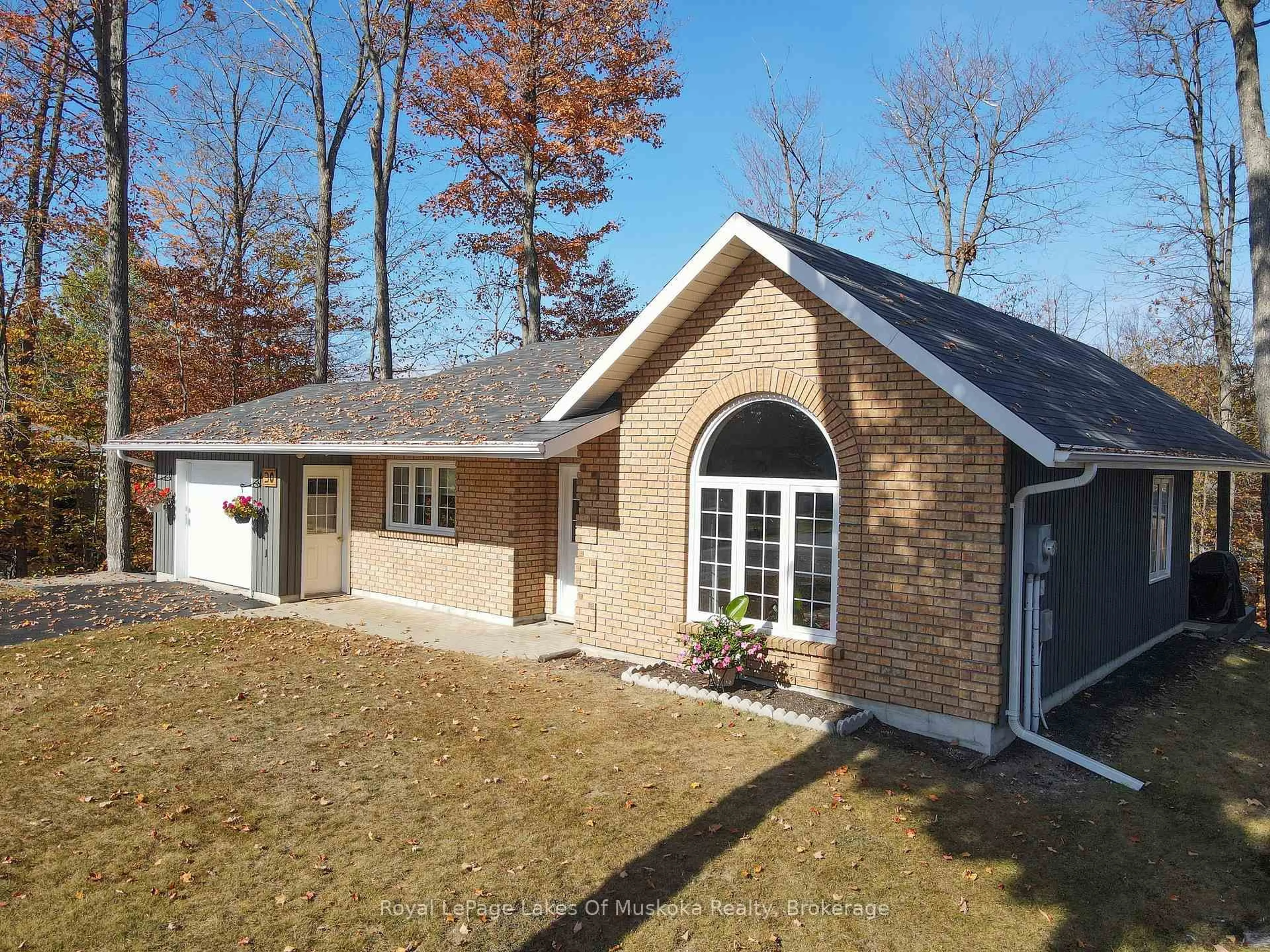 Home with brick exterior material, street for 30 Shaw Cres, Huntsville Ontario P1H 1T7