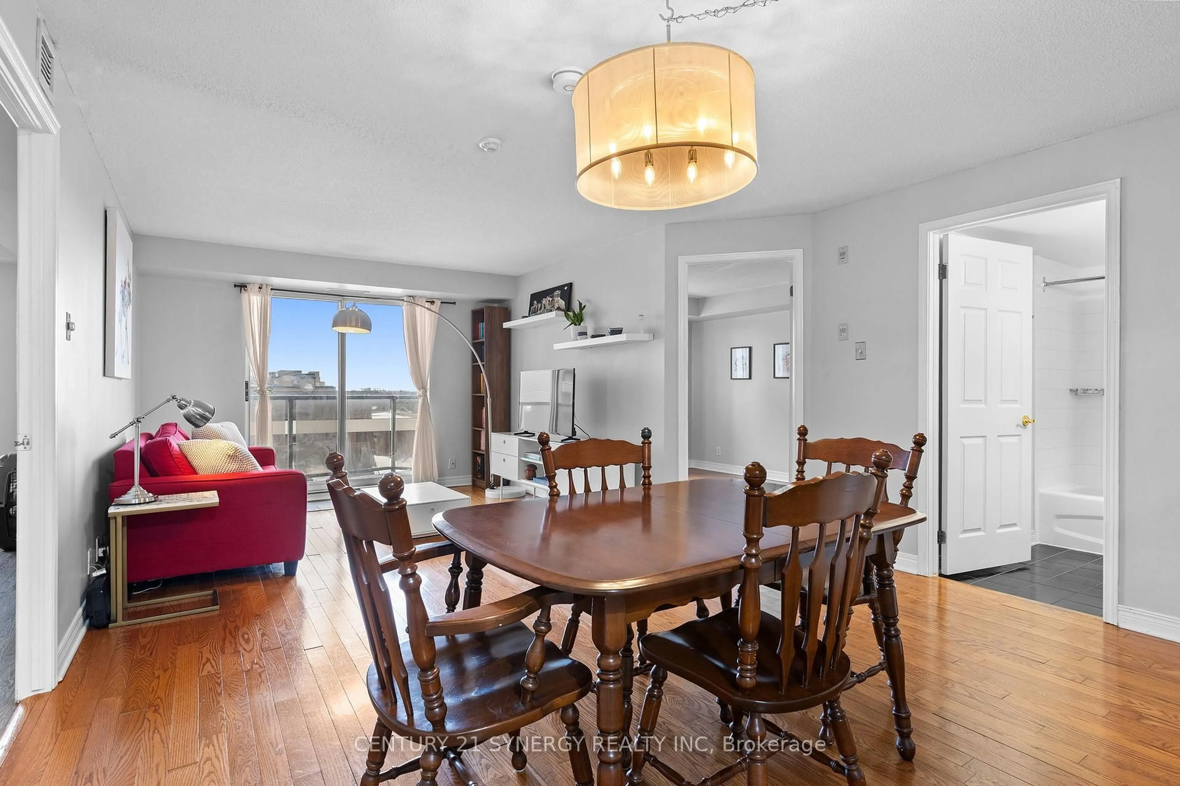Dining room, wood/laminate floor for 429 Somerset St #707, Ottawa Ontario K2P 2P5