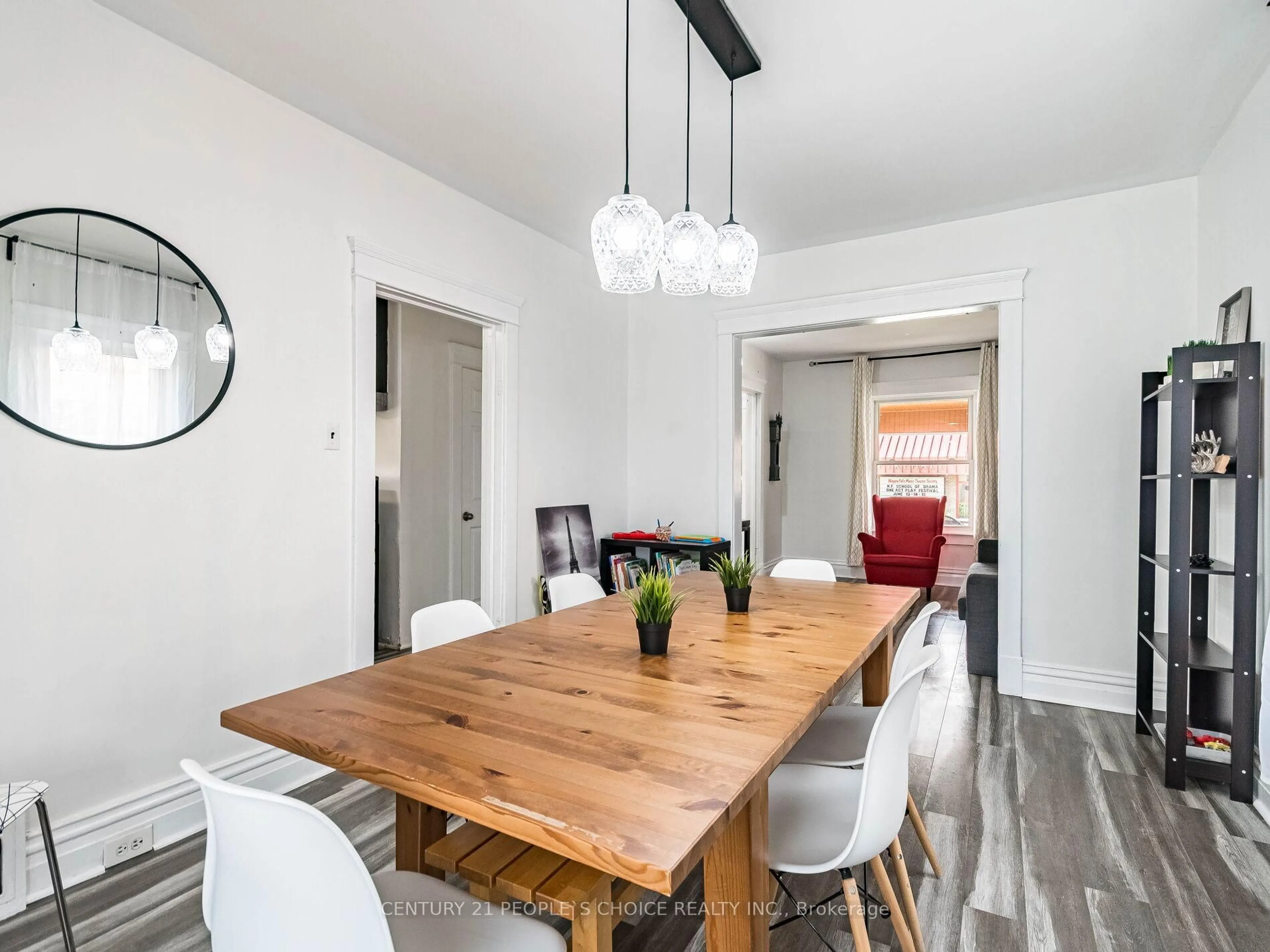 Dining room, wood/laminate floor for 5001 Kitchener St, Niagara Falls Ontario L2G 1A9