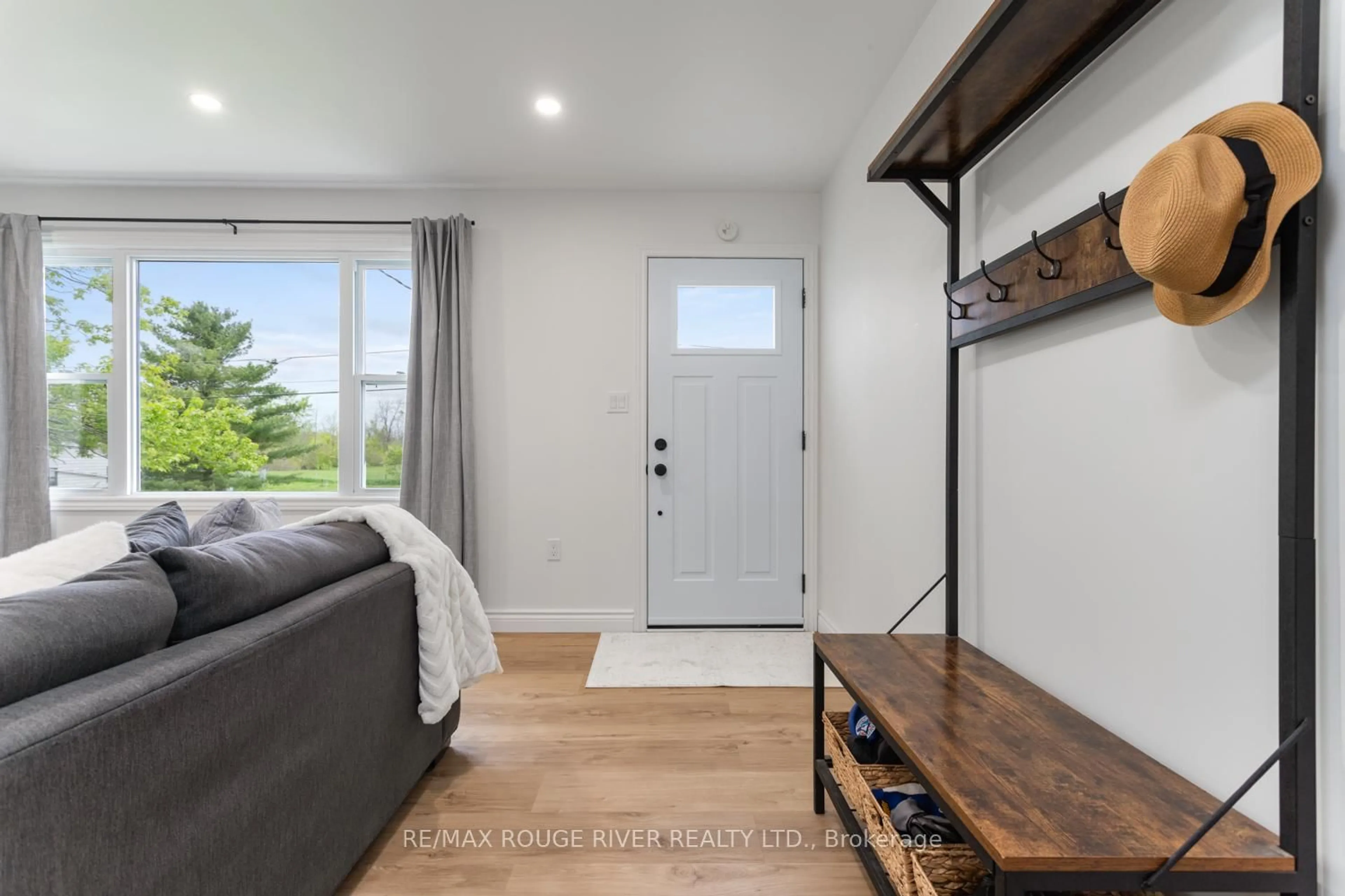 Indoor entryway for 4067 Shannonville Rd, Belleville Ontario K0K 2Y0