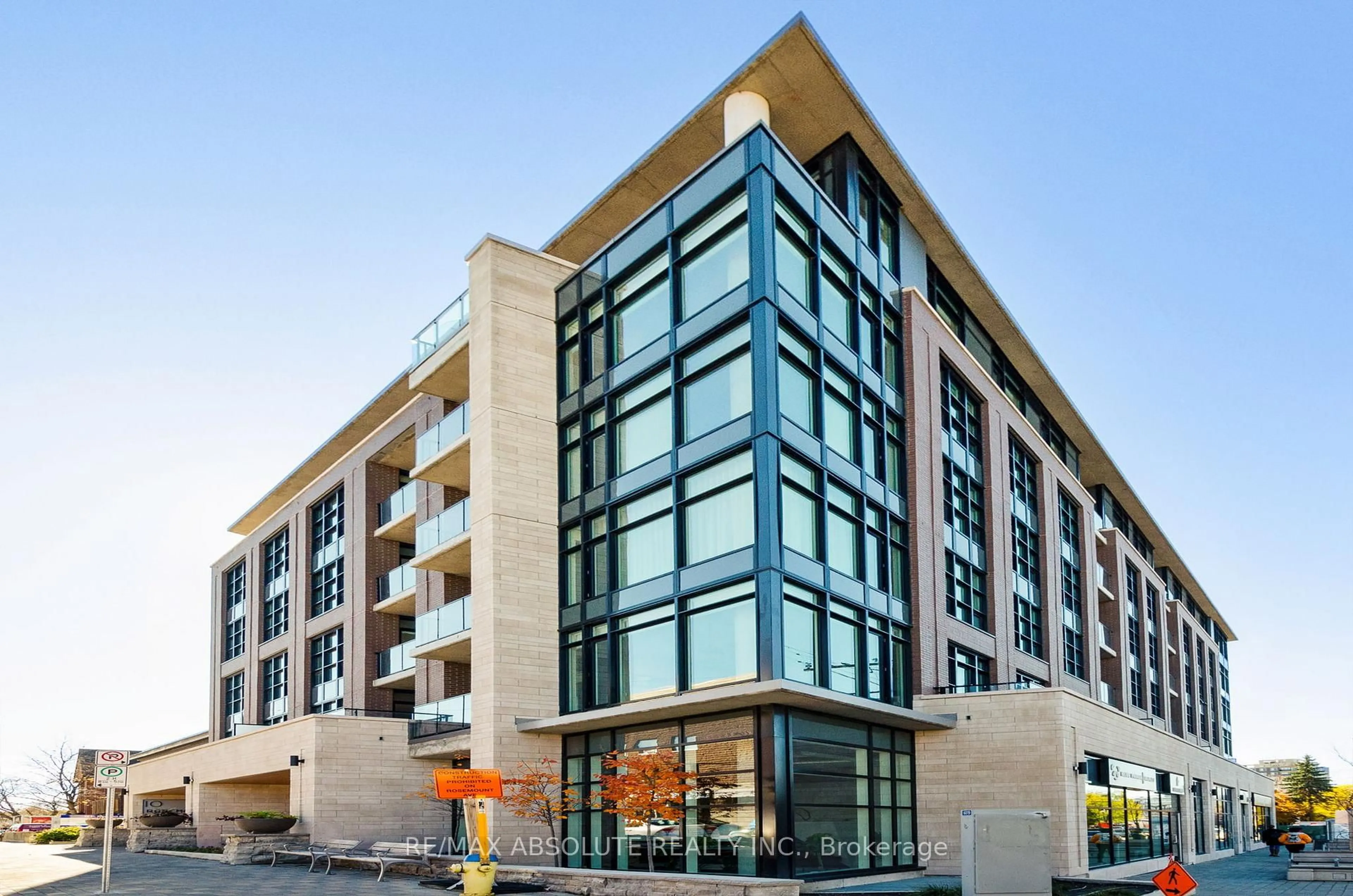 Indoor foyer for 10 Rosemount Ave #406, Ottawa Ontario K1Y 4G9