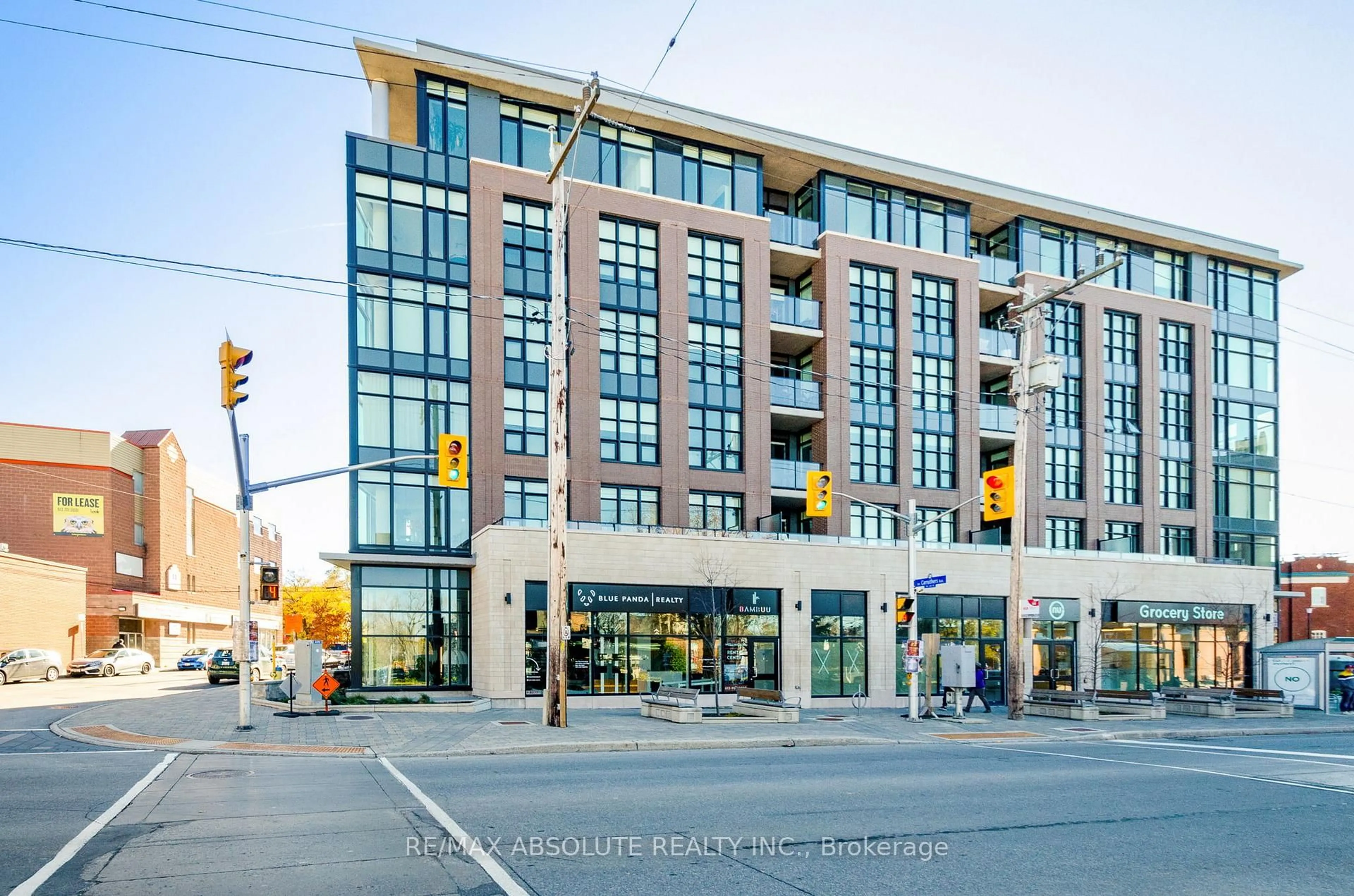 Indoor foyer for 10 Rosemount Ave #406, Ottawa Ontario K1Y 4G9