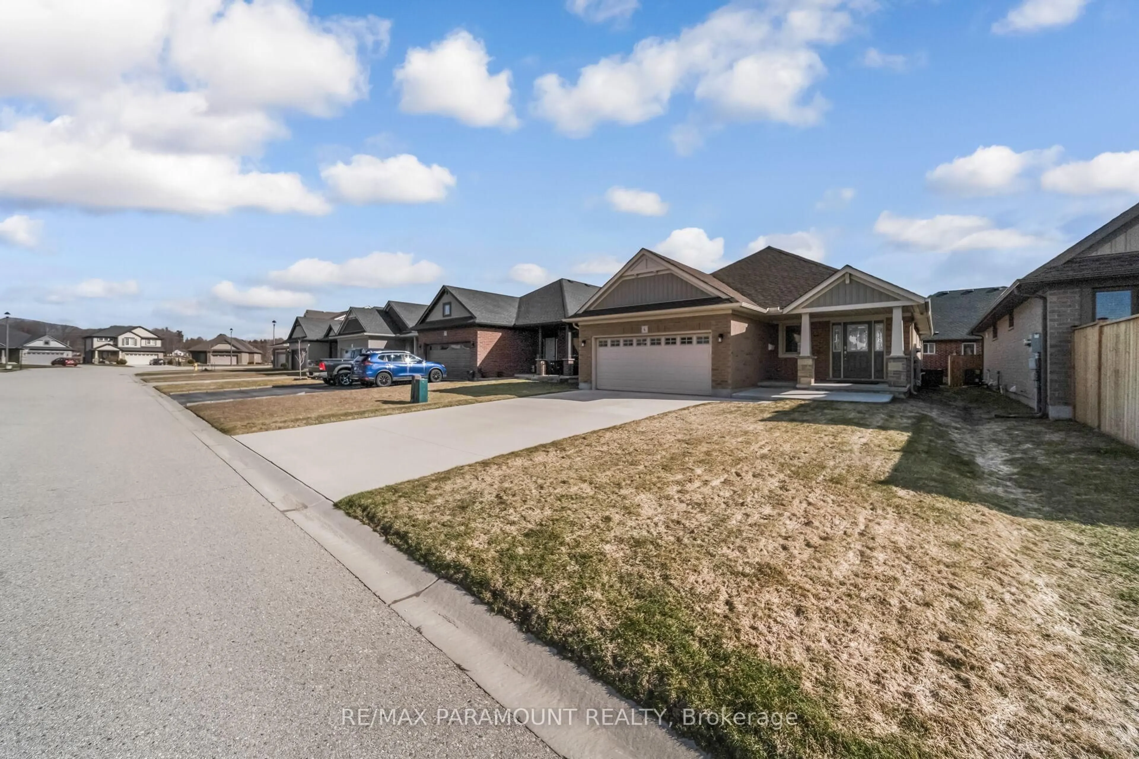 A pic from outside/outdoor area/front of a property/back of a property/a pic from drone, street for 6 Nancy Crt, Tillsonburg Ontario N4G 4G8