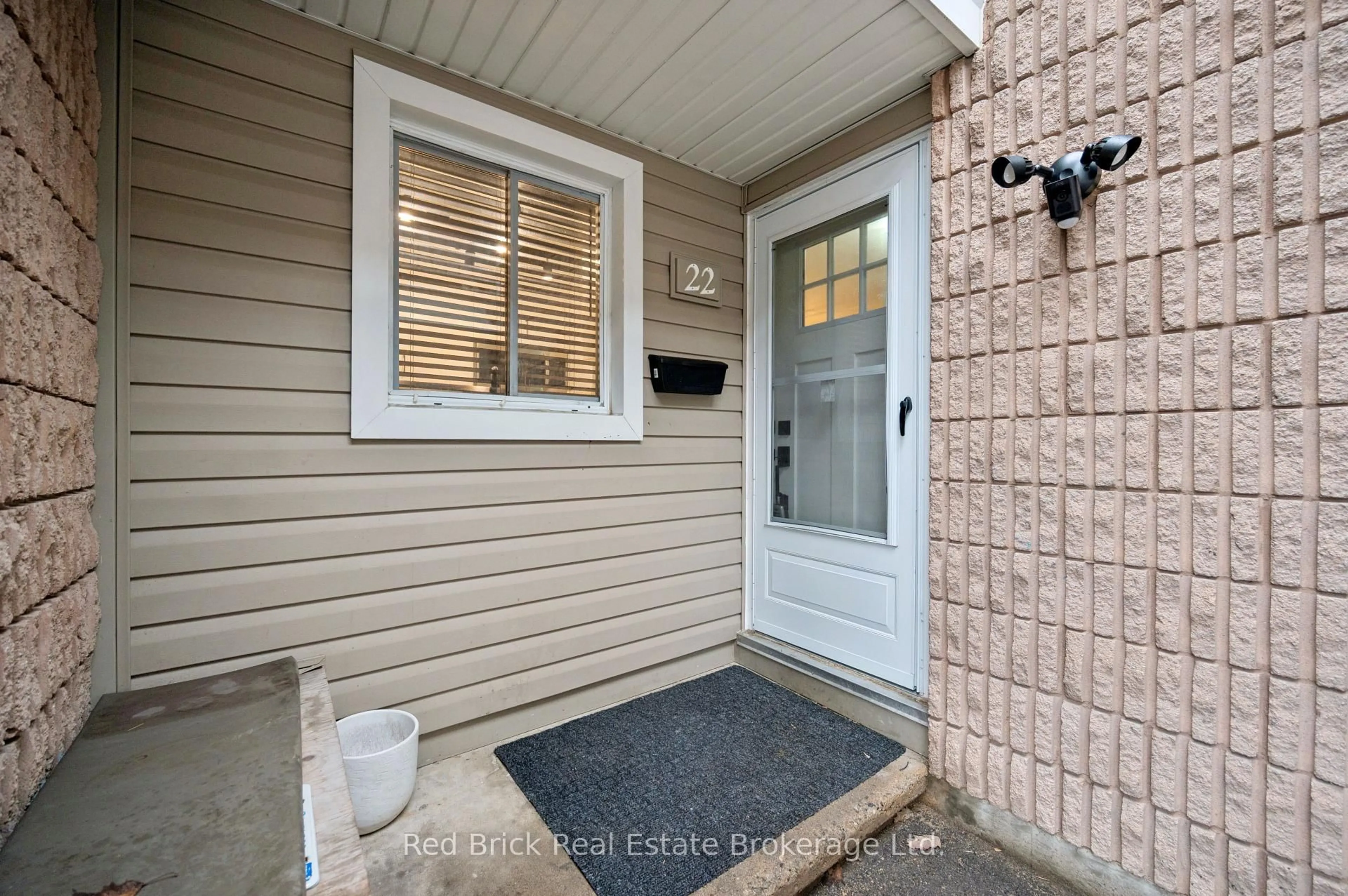 Indoor entryway for 65 Glamis Rd #22, Cambridge Ontario N1R 6W4