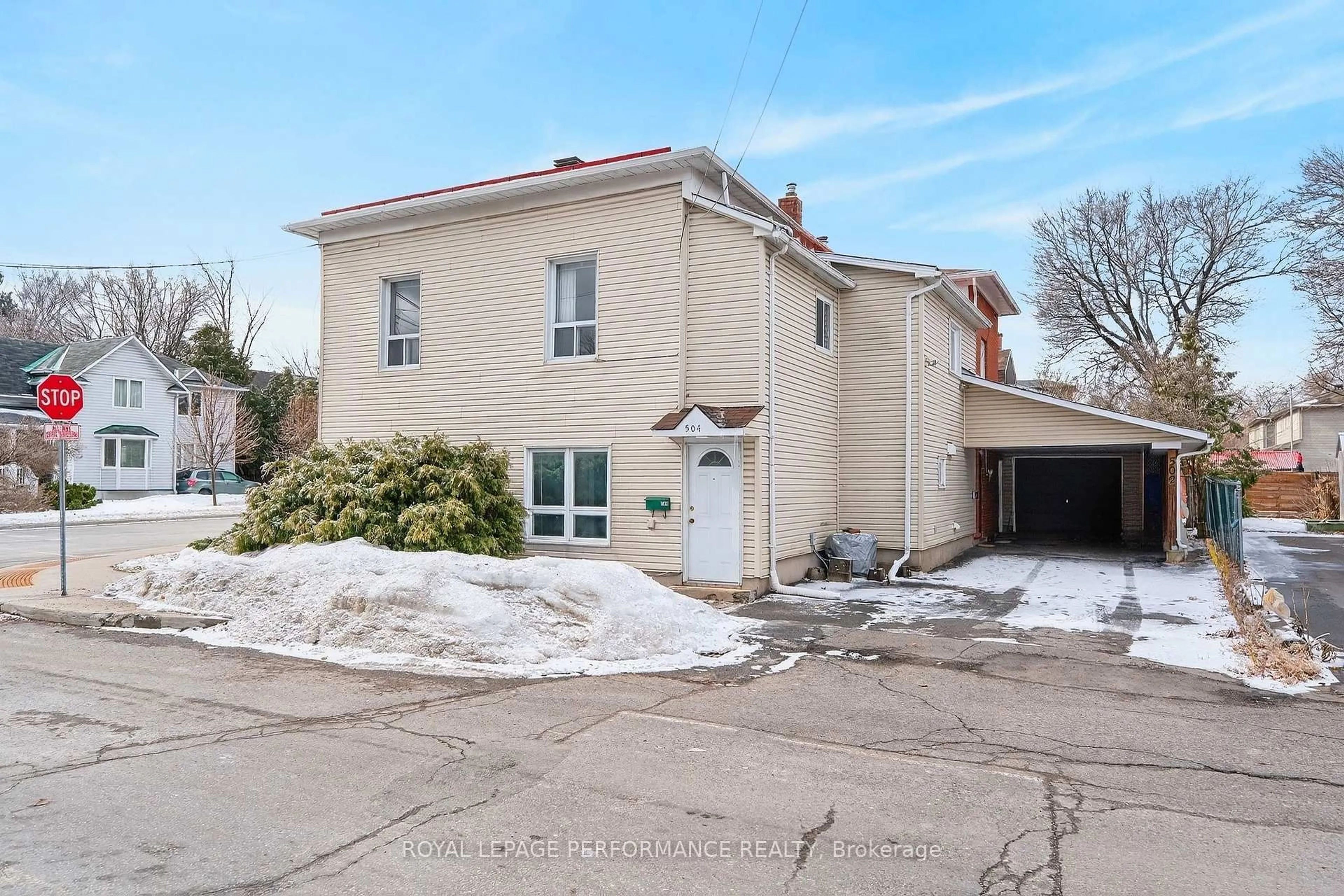 A pic from outside/outdoor area/front of a property/back of a property/a pic from drone, street for 502-504 Hilson Ave, Ottawa Ontario K1Z 6C7