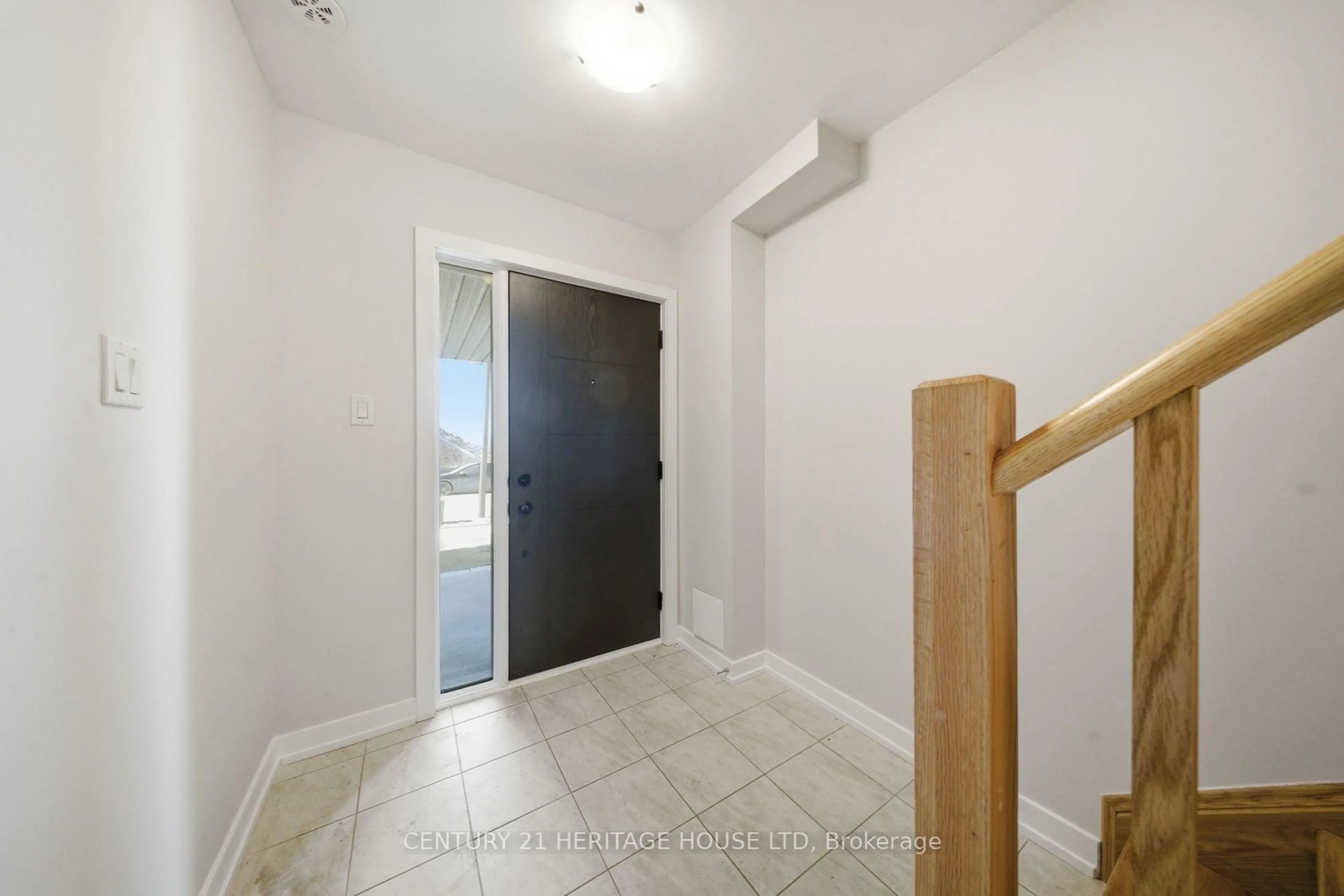 Indoor entryway for 19 Baskett St, Brantford Ontario N3T 0W4