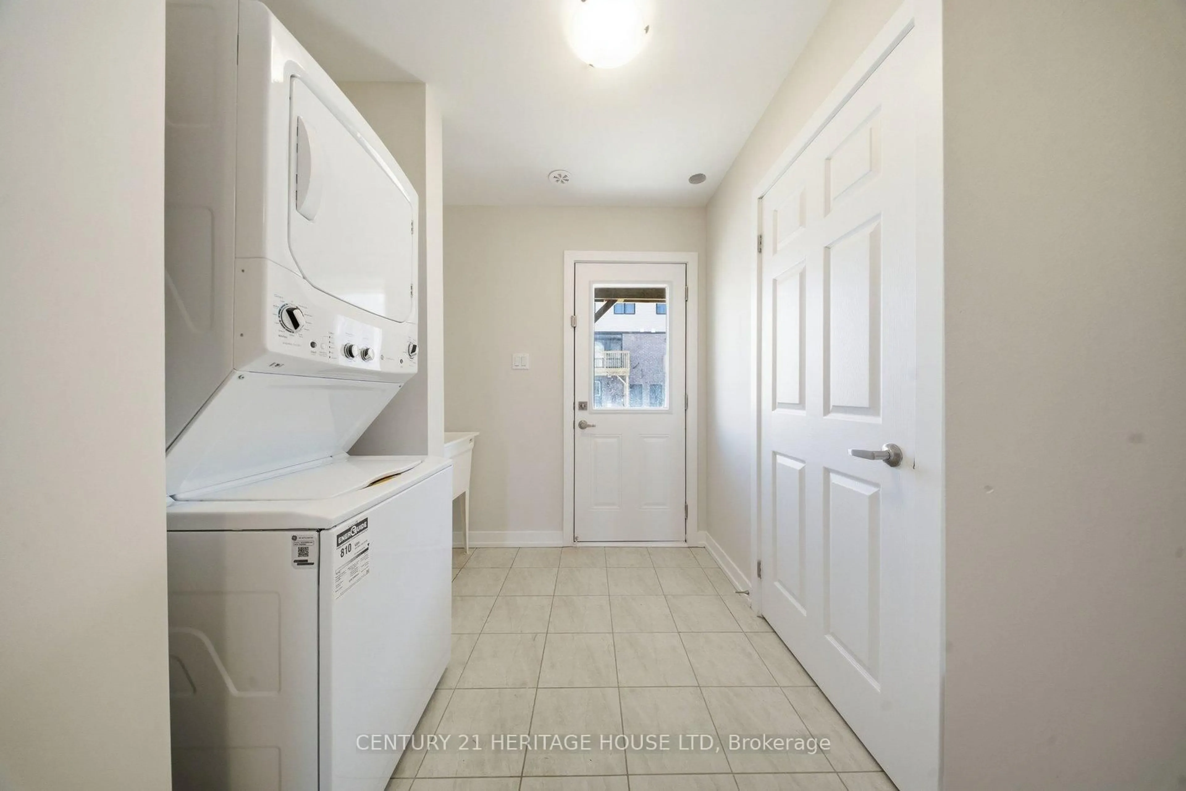 Laundry room for 19 Baskett St, Brantford Ontario N3T 0W4