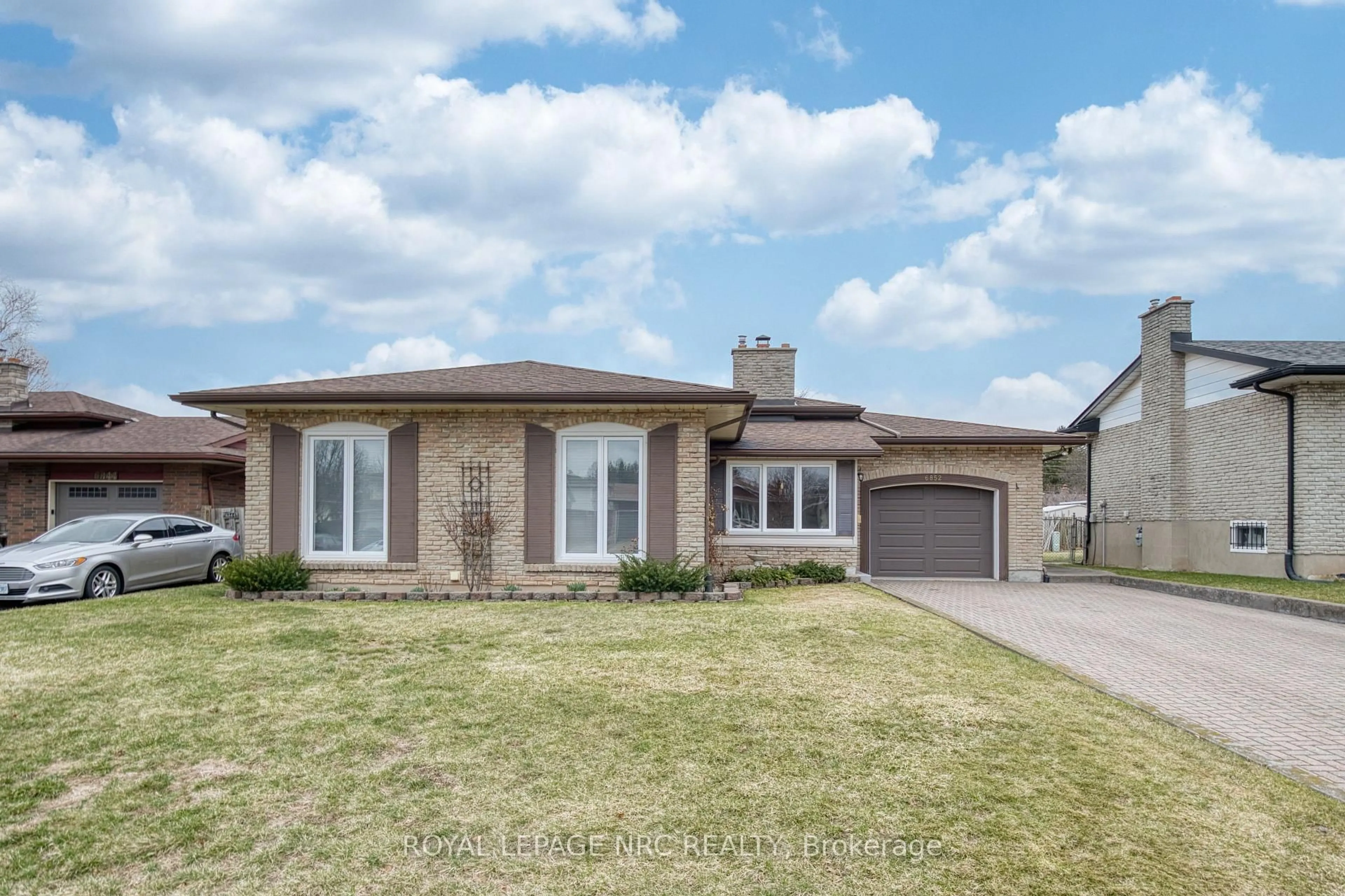 Home with brick exterior material, street for 6852 Corwin Cres, Niagara Falls Ontario L2G 2M7
