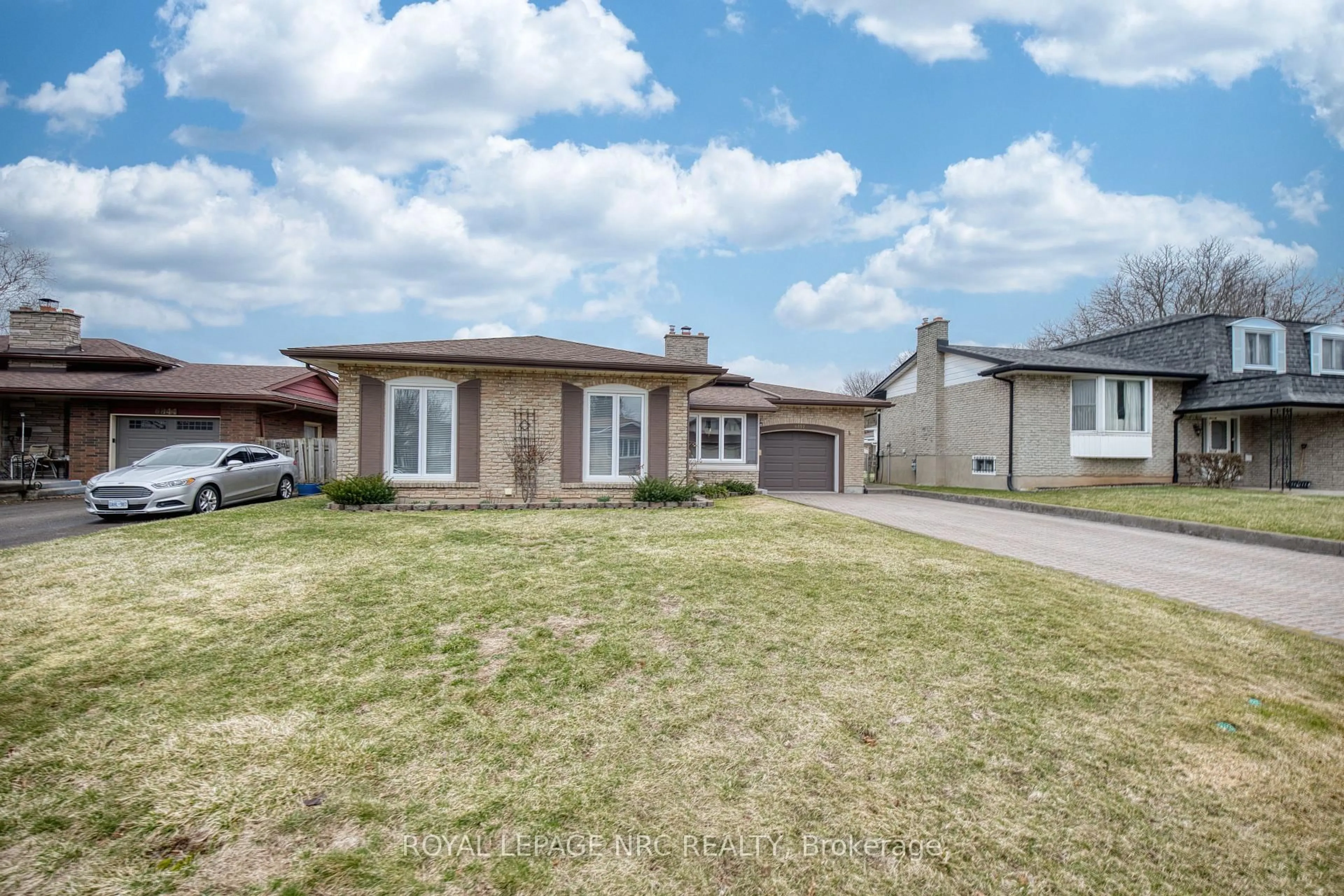 Home with brick exterior material, street for 6852 Corwin Cres, Niagara Falls Ontario L2G 2M7