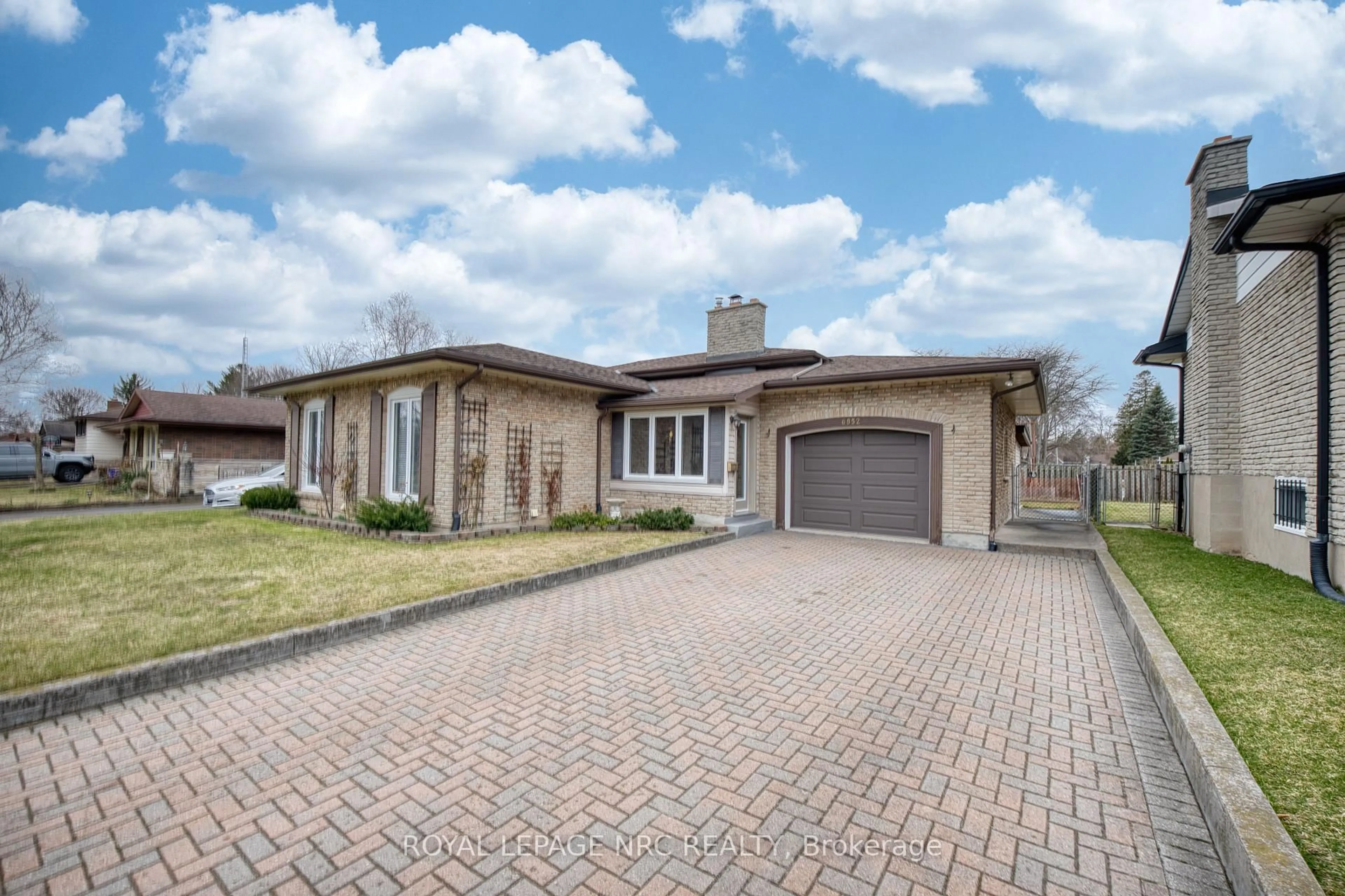 Home with brick exterior material, street for 6852 Corwin Cres, Niagara Falls Ontario L2G 2M7