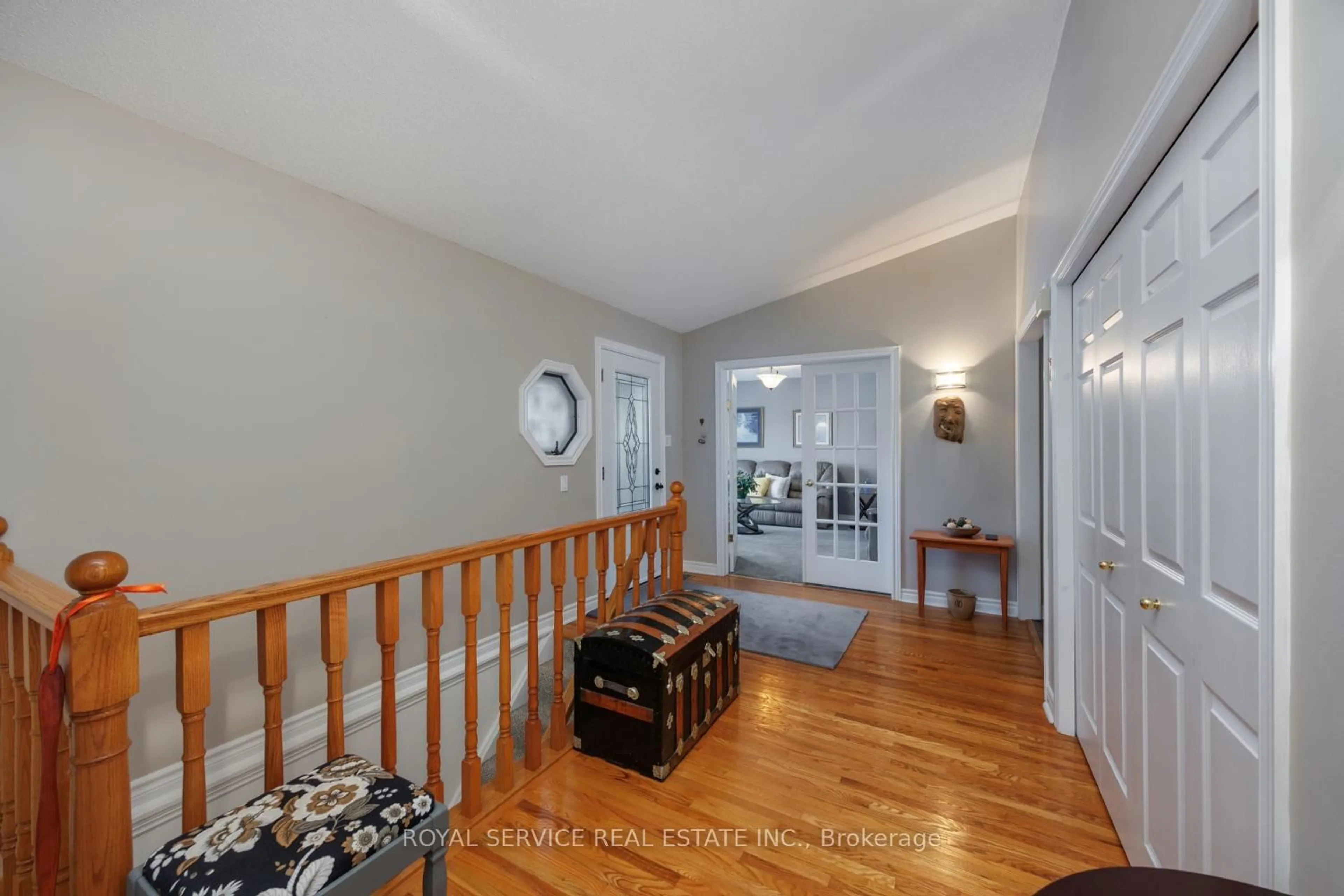 Indoor foyer for 37 Russell Hill Rd, Kawartha Lakes Ontario K0M 1A0