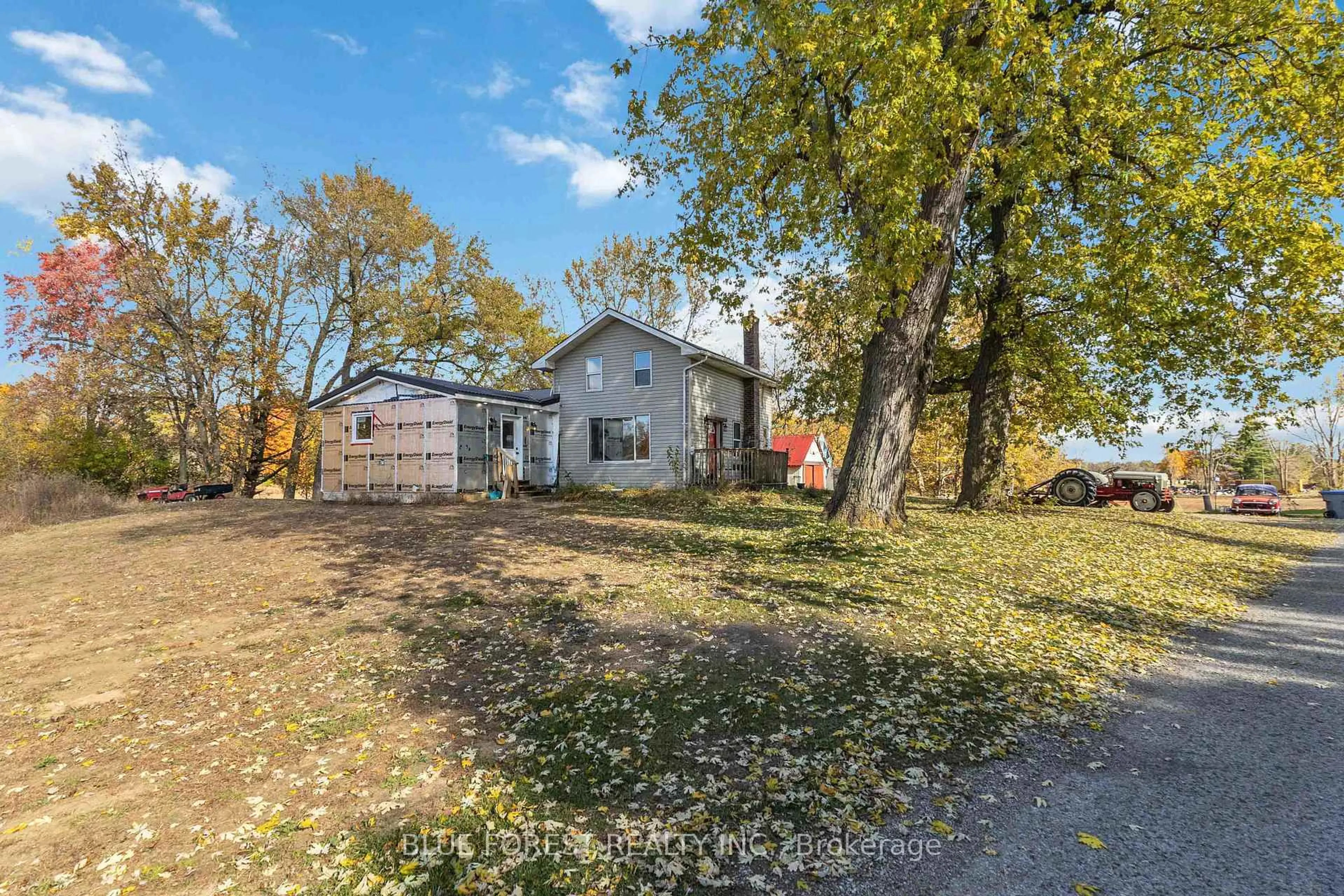 A pic from outside/outdoor area/front of a property/back of a property/a pic from drone, building for 22378 Allen Rd, Strathroy-Caradoc Ontario N0L 1W0