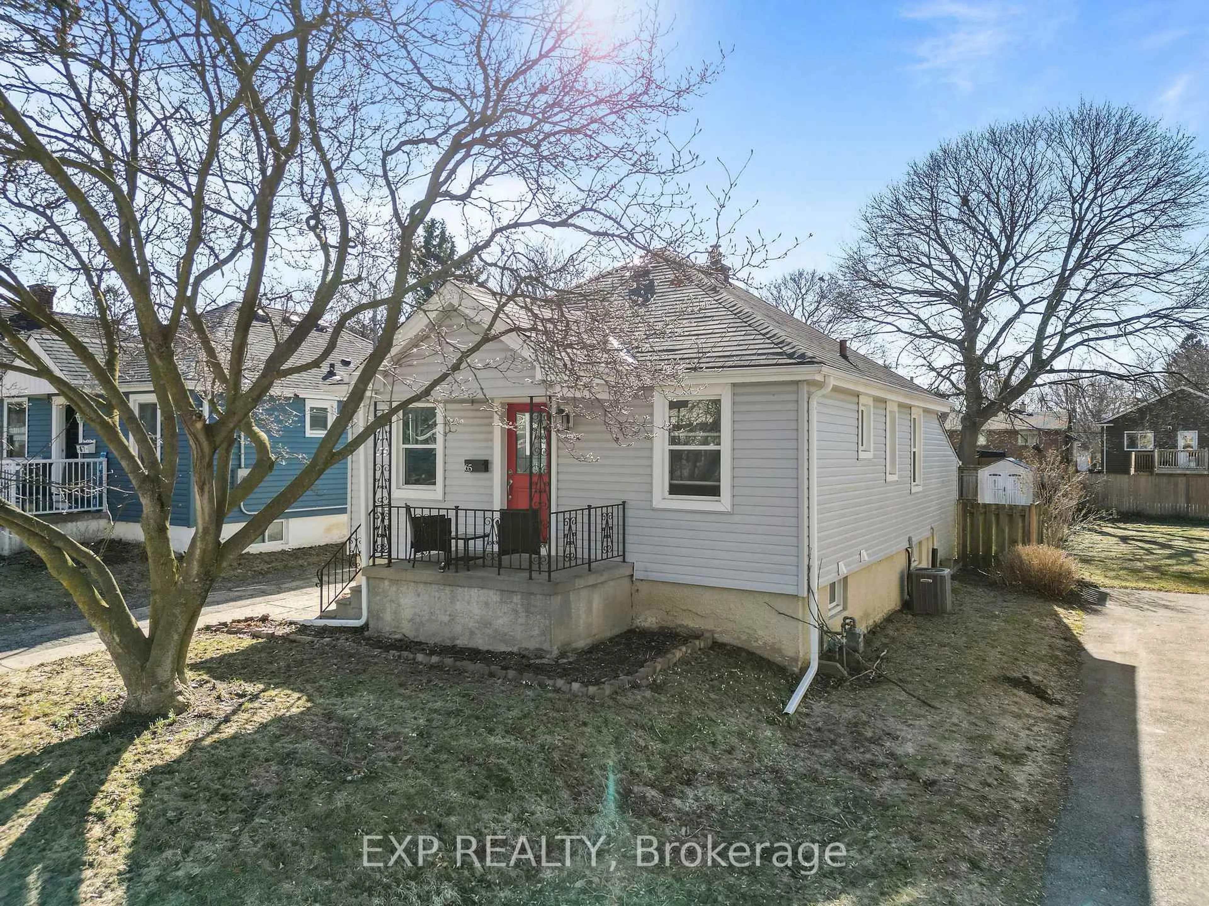 A pic from outside/outdoor area/front of a property/back of a property/a pic from drone, street for 65 Jacqueline St, London South Ontario N5Z 3P8