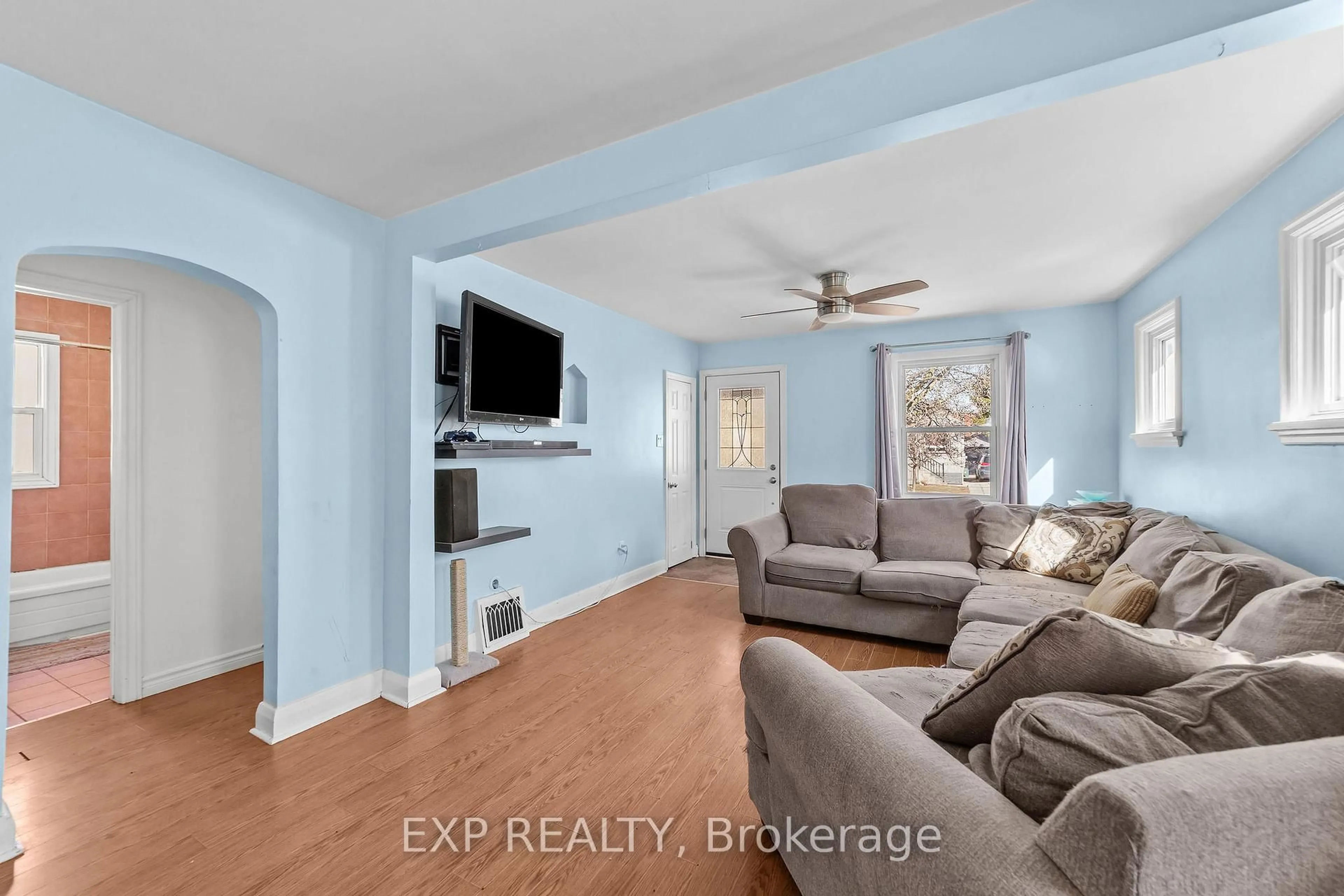 Living room with furniture, unknown for 65 Jacqueline St, London South Ontario N5Z 3P8