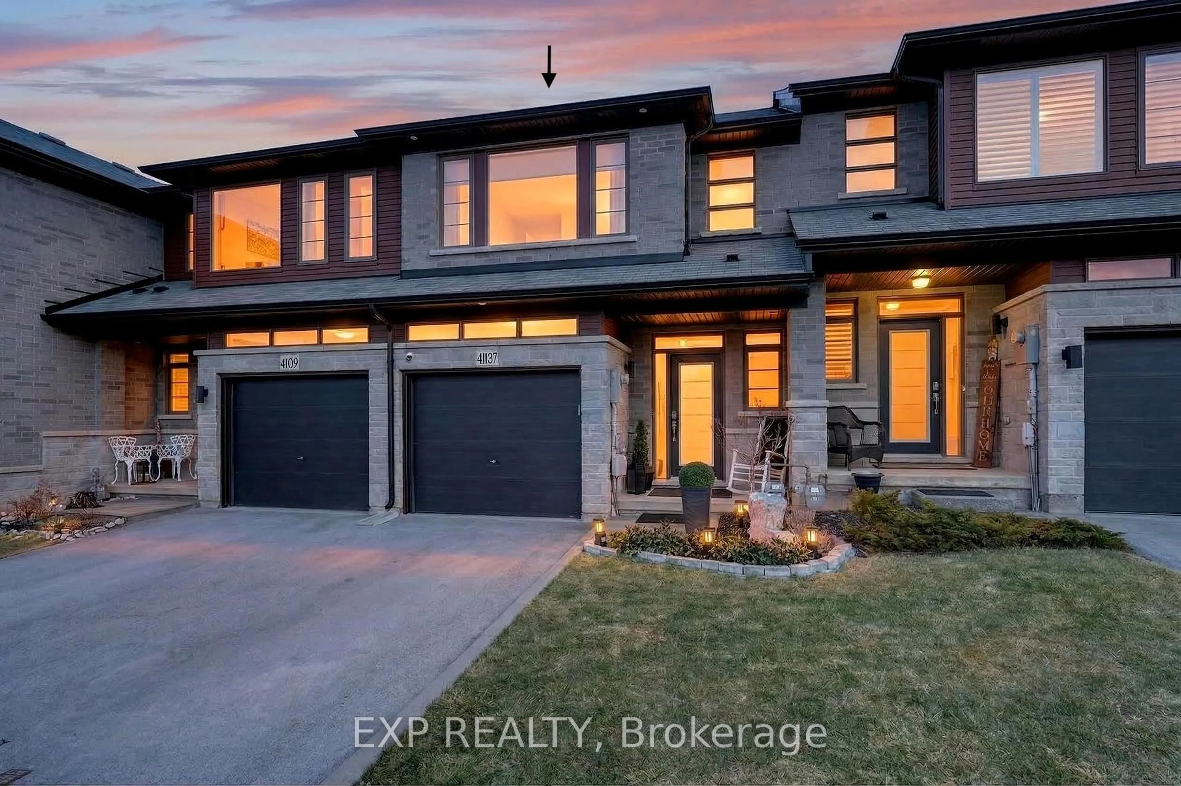 Home with brick exterior material, street for 4037 Crown St, Lincoln Ontario L3J 0S2