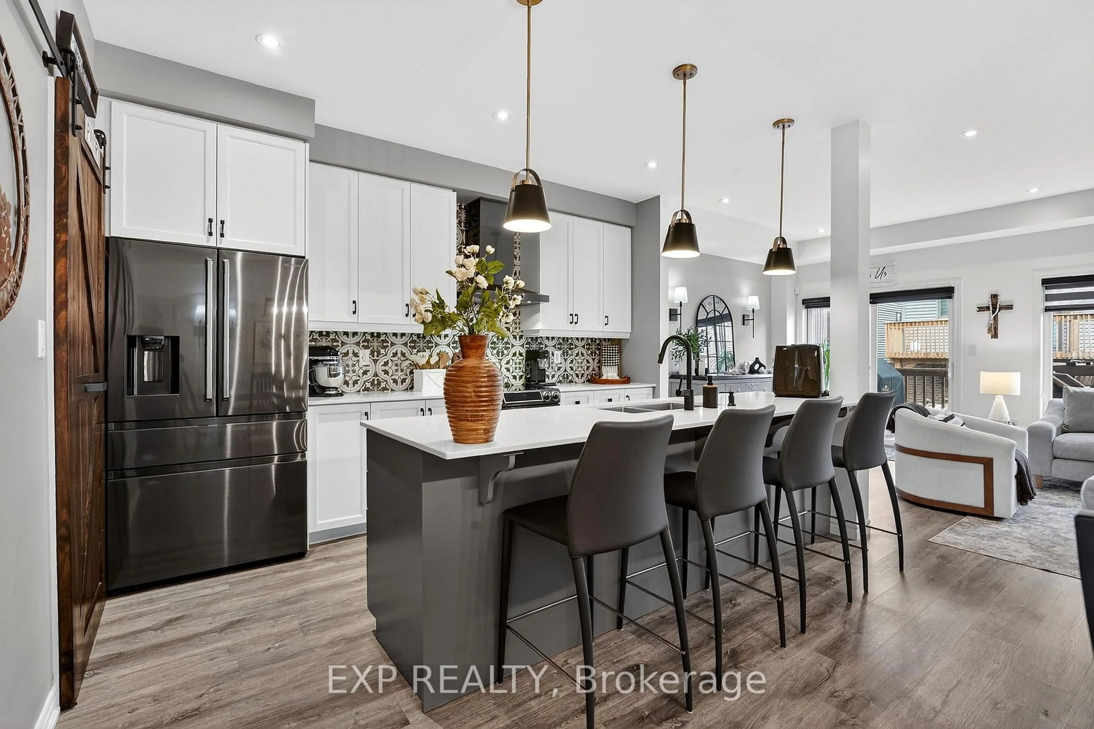 Open concept kitchen, ceramic/tile floor for 4037 Crown St, Lincoln Ontario L3J 0S2