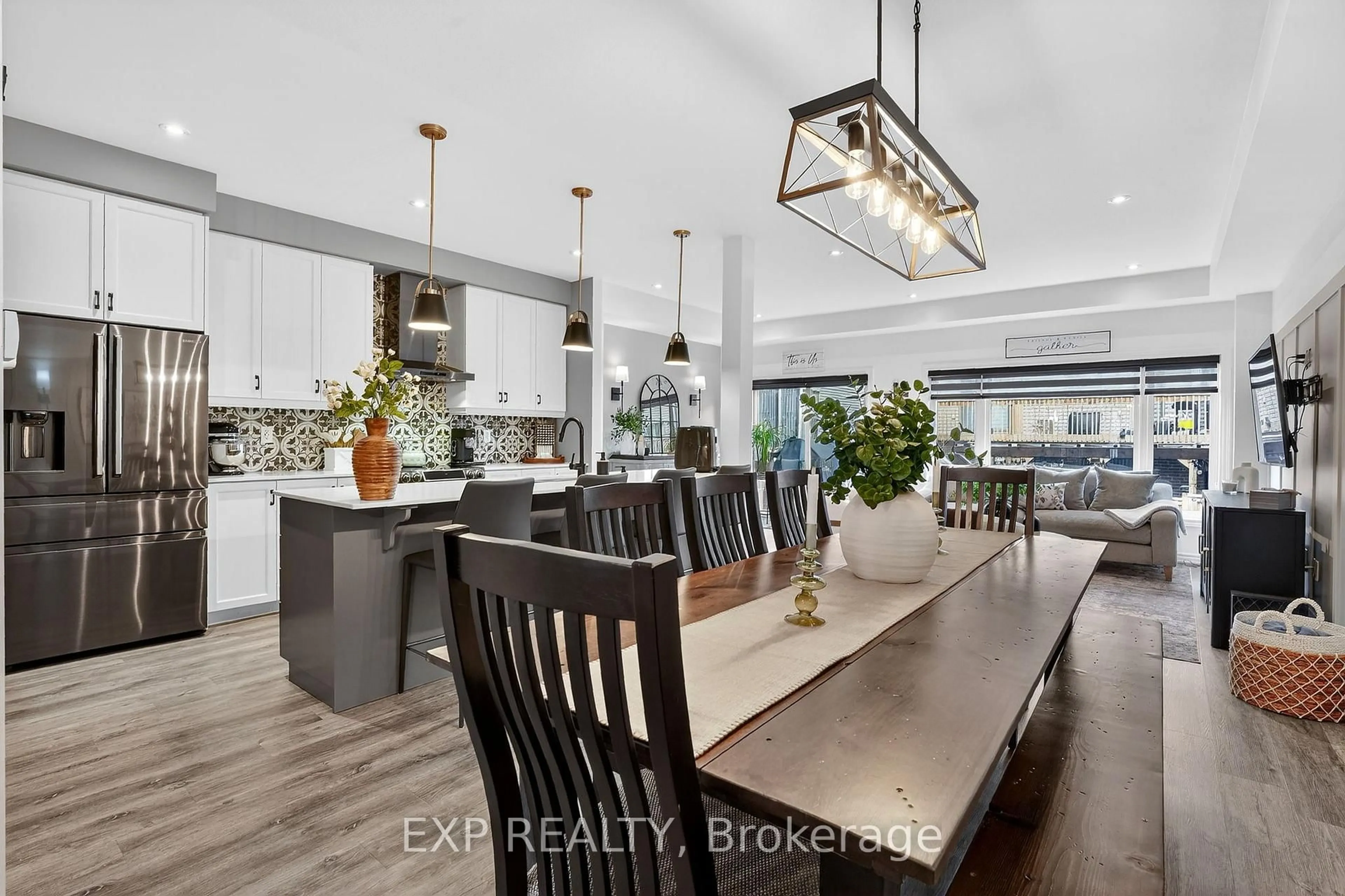 Open concept kitchen, ceramic/tile floor for 4037 Crown St, Lincoln Ontario L3J 0S2