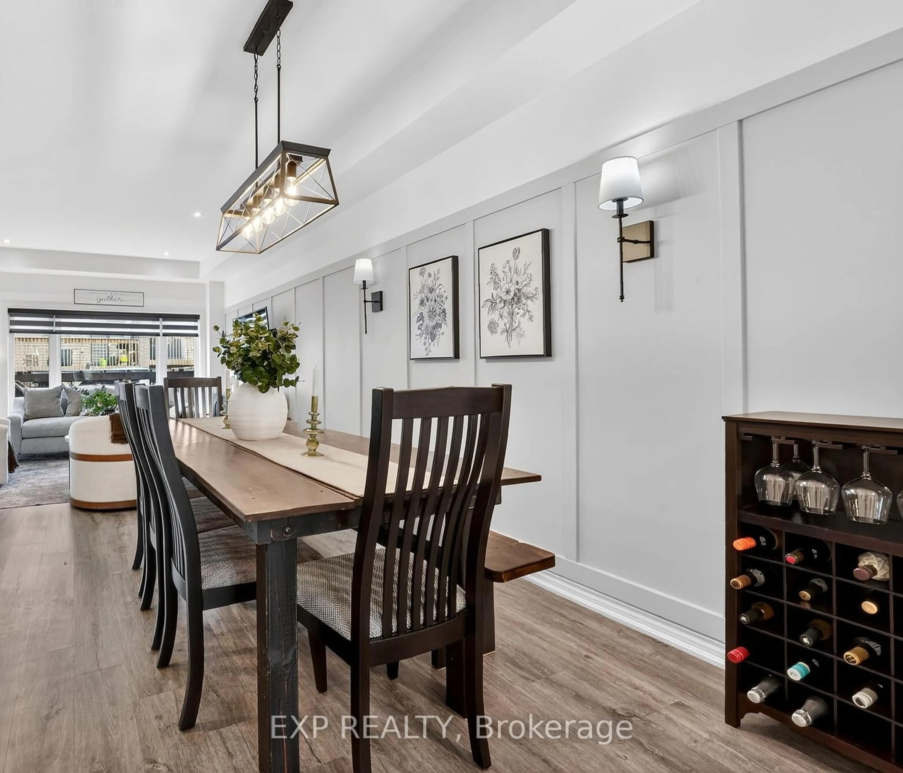Dining room, wood/laminate floor for 4037 Crown St, Lincoln Ontario L3J 0S2