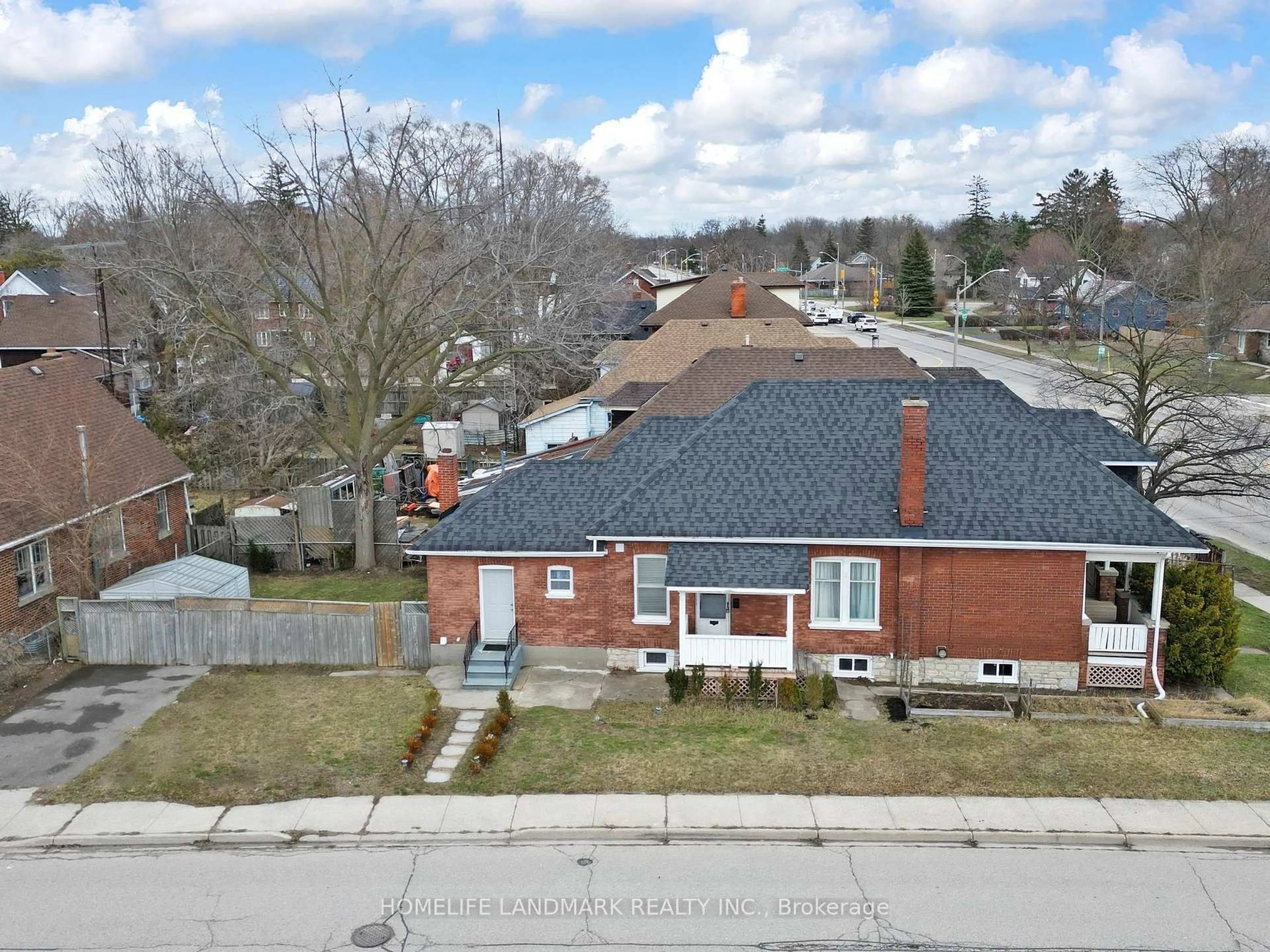 A pic from outside/outdoor area/front of a property/back of a property/a pic from drone, street for 674 Colborne St, Brantford Ontario N3S 3P9