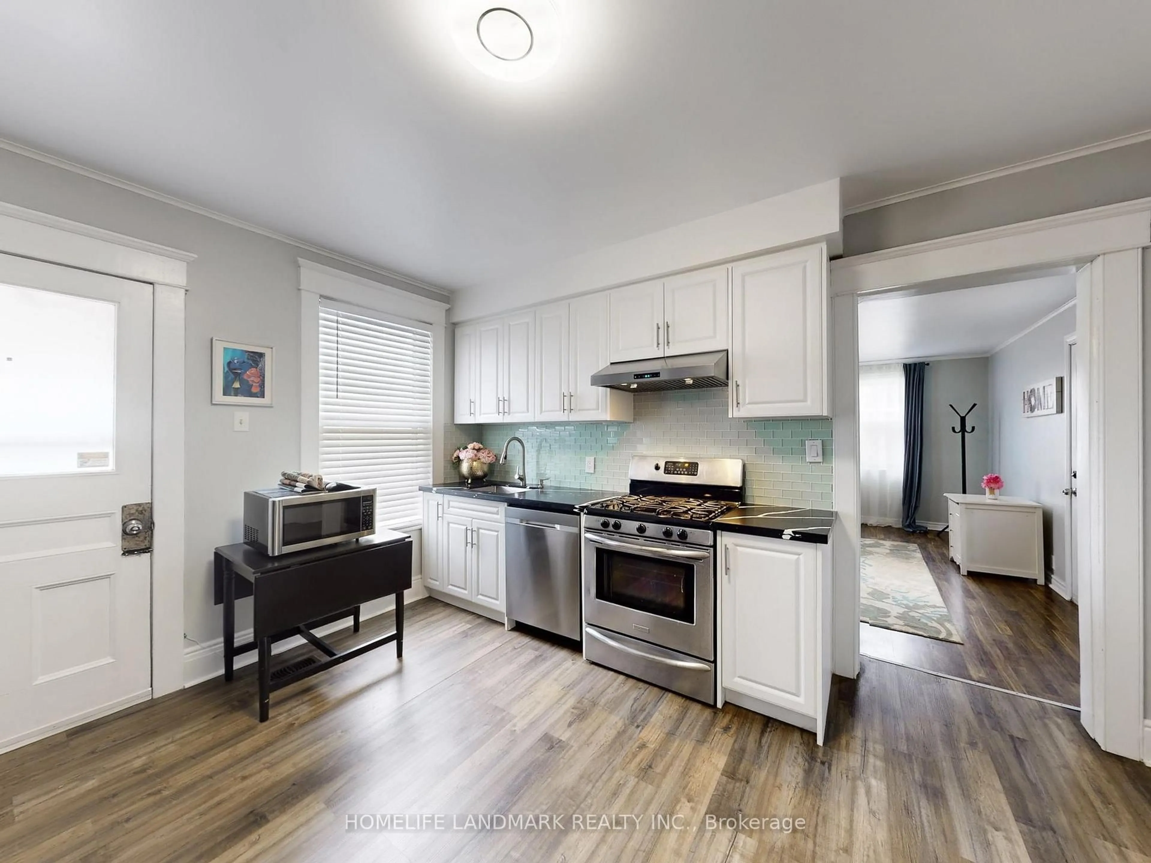 Open concept kitchen, unknown for 674 Colborne St, Brantford Ontario N3S 3P9