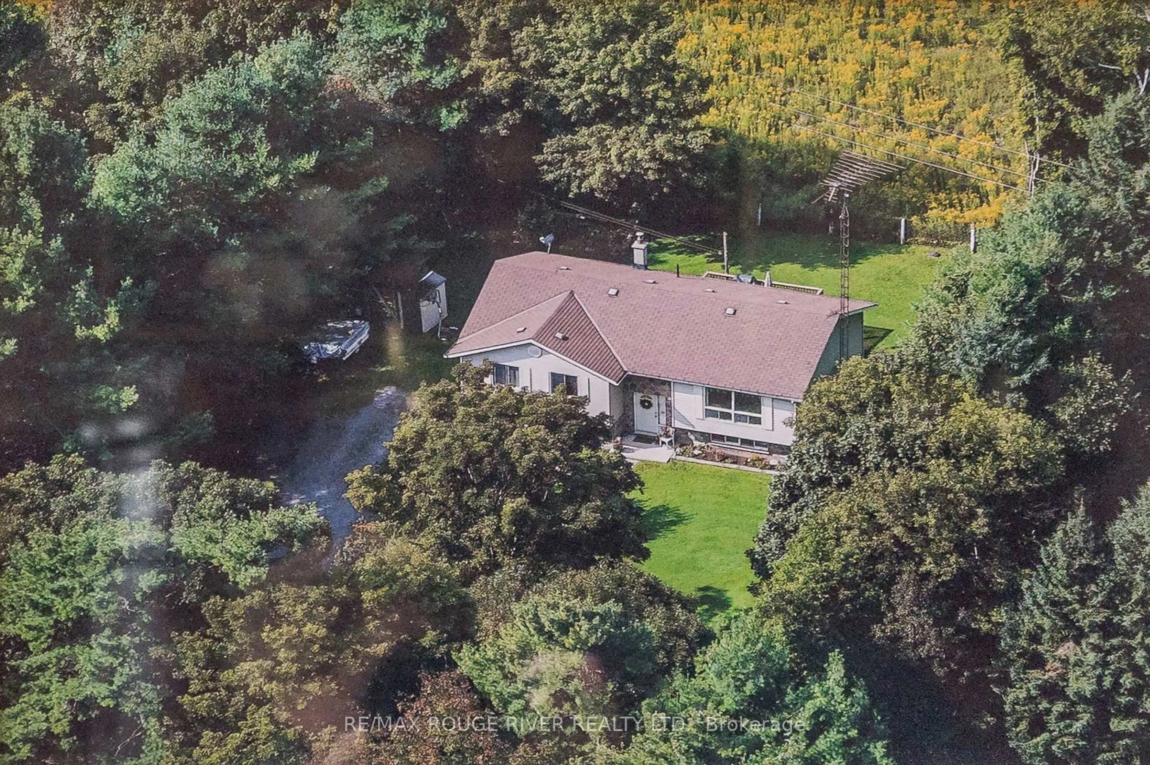 A pic from outside/outdoor area/front of a property/back of a property/a pic from drone, unknown for 4206 Rice Lake Dr, Hamilton Township Ontario L1A 3V6