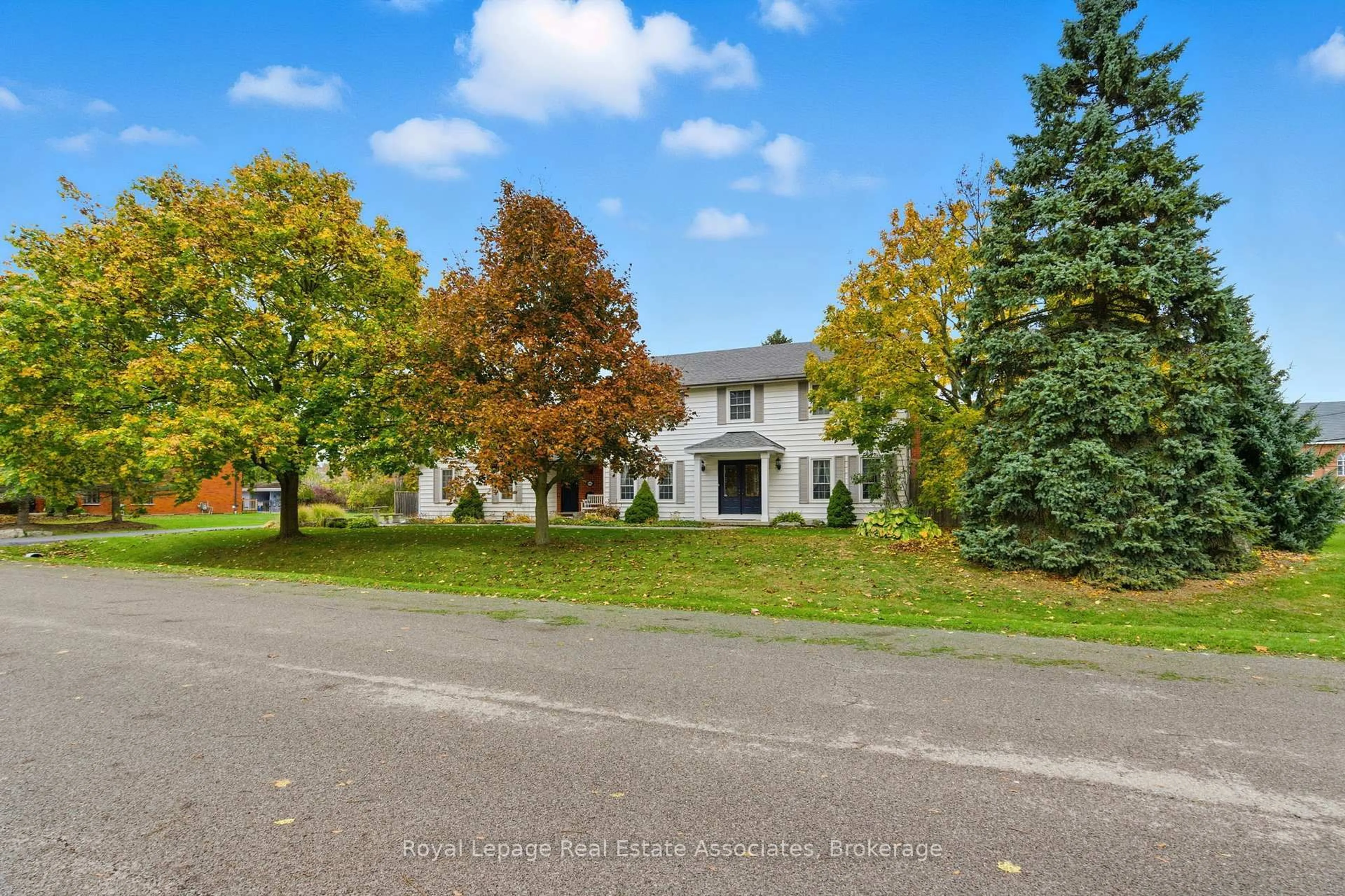 A pic from outside/outdoor area/front of a property/back of a property/a pic from drone, street for 1 Meander Clse, Hamilton Ontario L0R 1H1