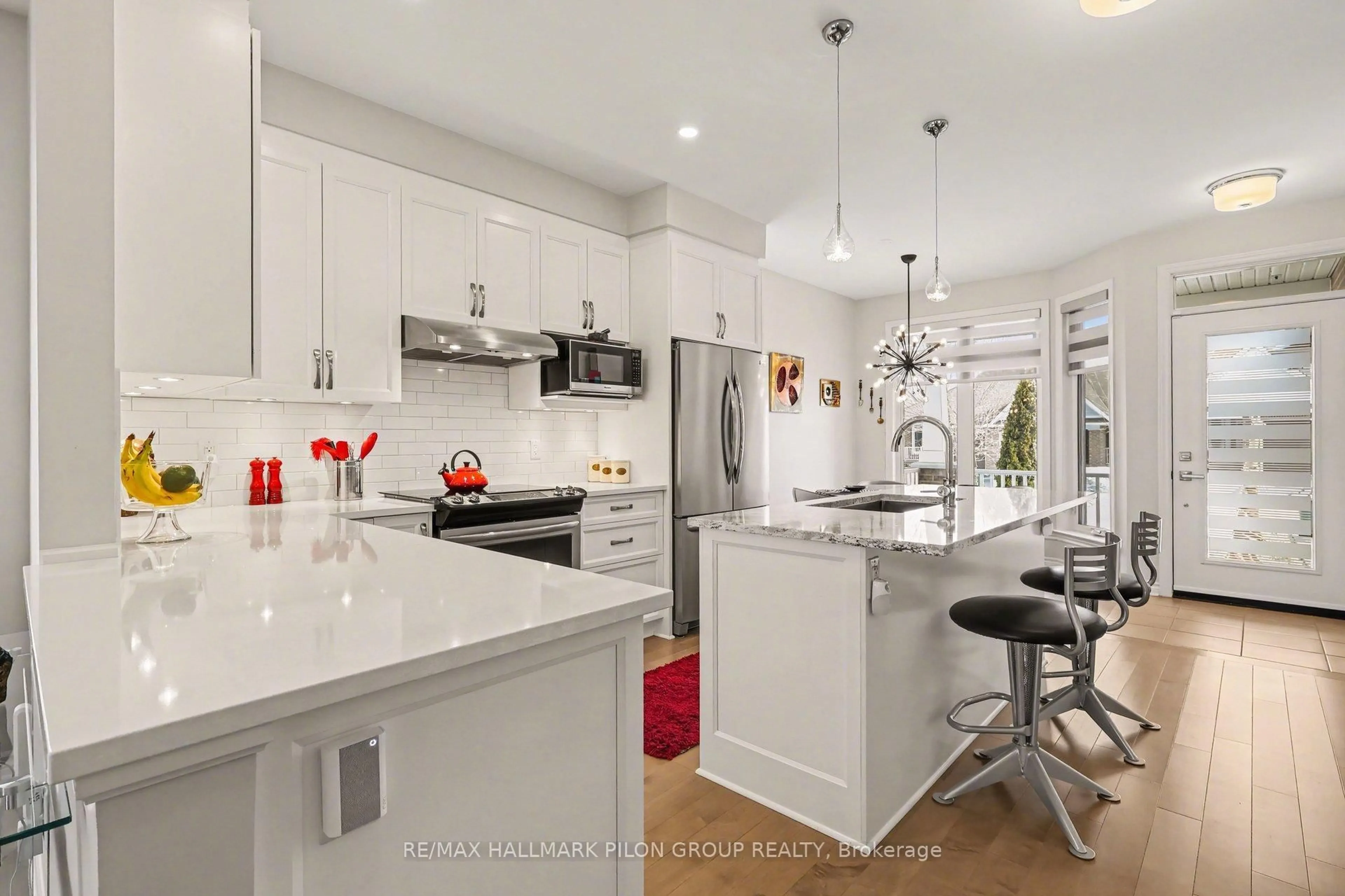 Open concept kitchen, ceramic/tile floor for 811 Tewin Circ, Ottawa Ontario K4A 1K3