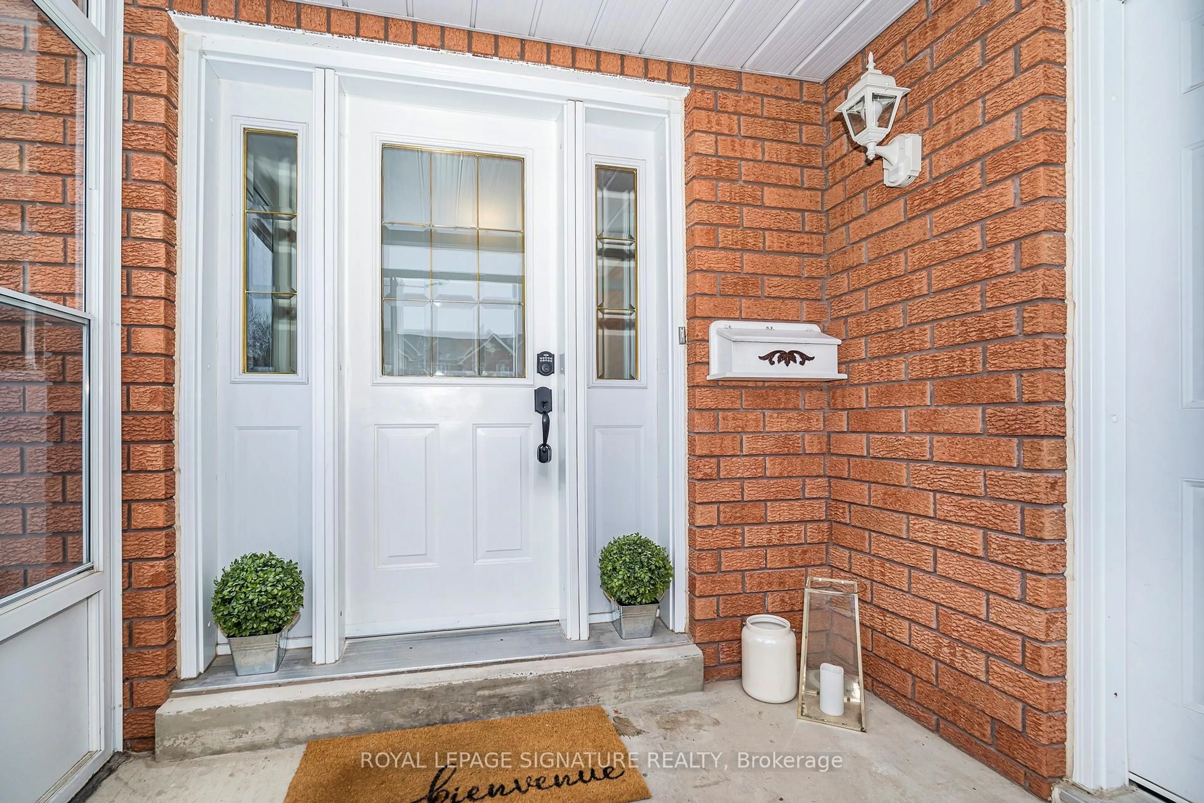 Indoor entryway for 1466 Glenforest Cres, Peterborough Ontario K9K 2J2