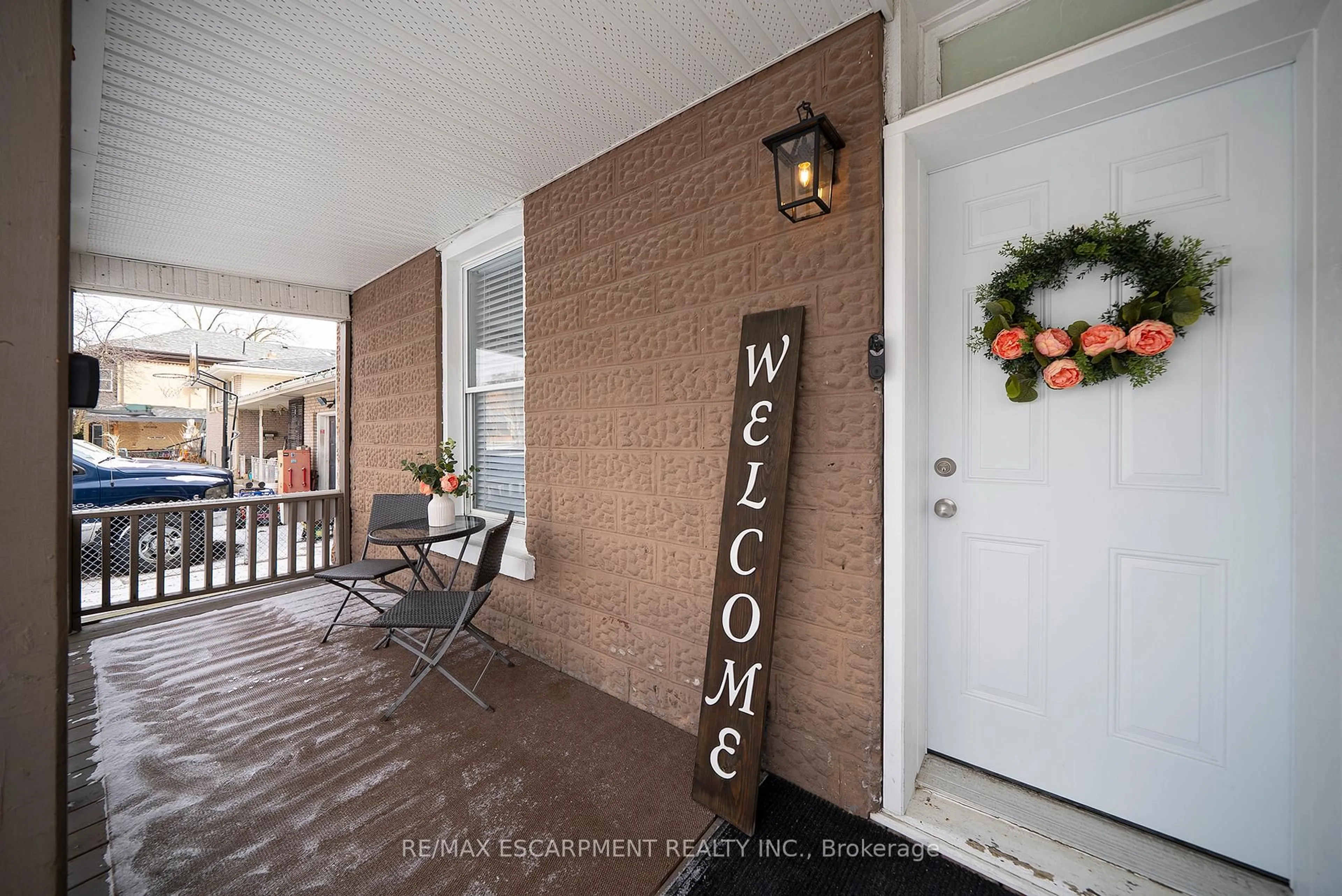 Indoor entryway for 171 Drummond St, Brantford Ontario N3S 6A6