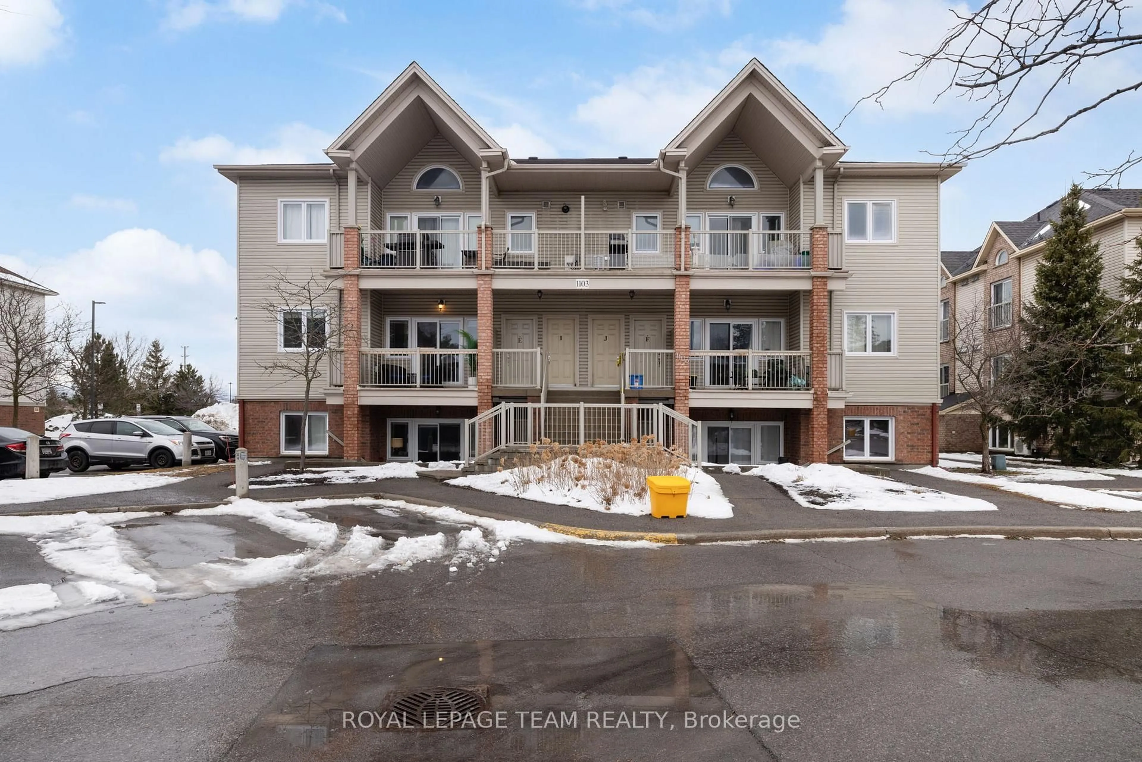 A pic from outside/outdoor area/front of a property/back of a property/a pic from drone, unknown for 1103 STITTSVILLE MAIN St #E, Stittsville Ontario K2S 0C7