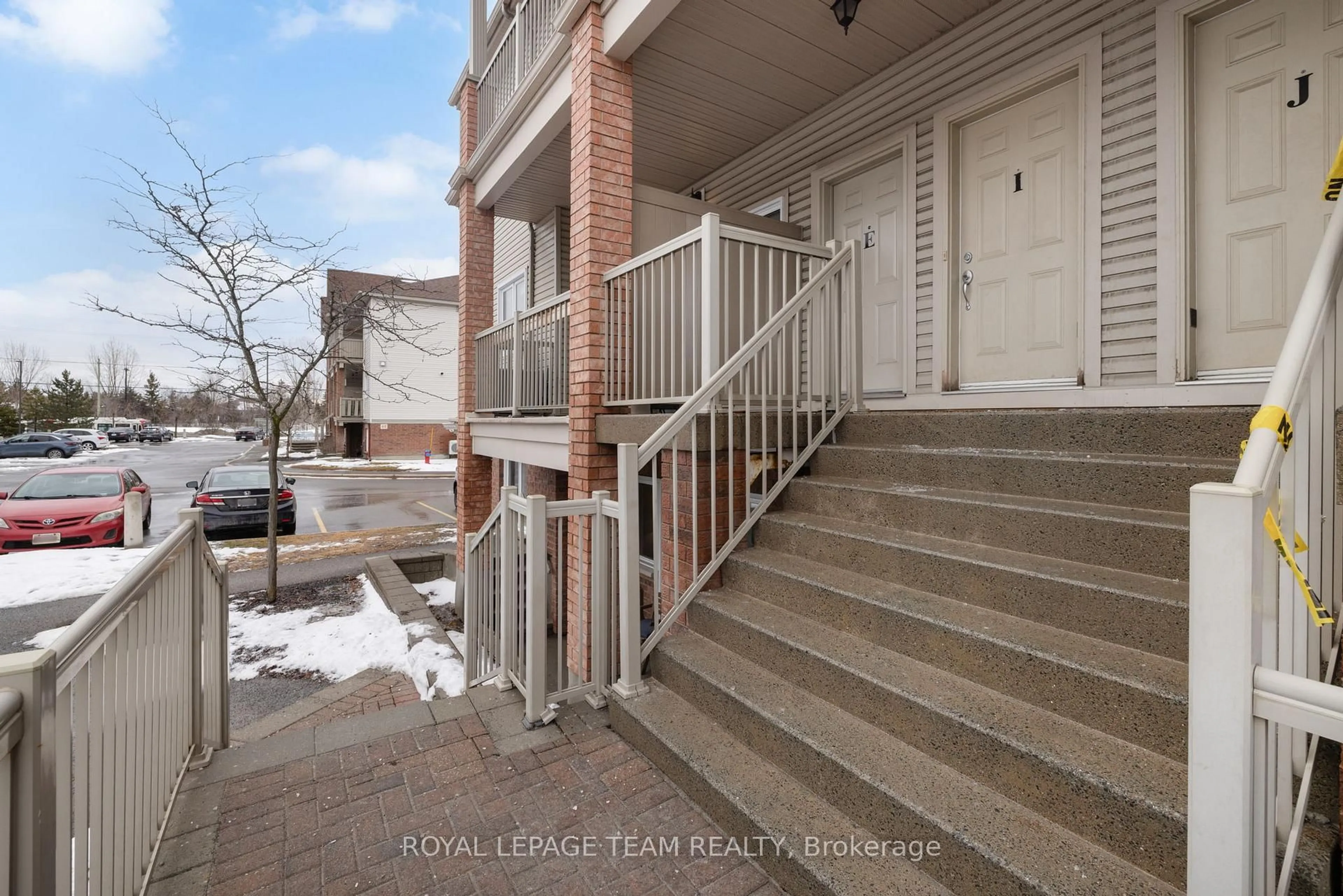 Stairs for 1103 STITTSVILLE MAIN St #E, Stittsville Ontario K2S 0C7