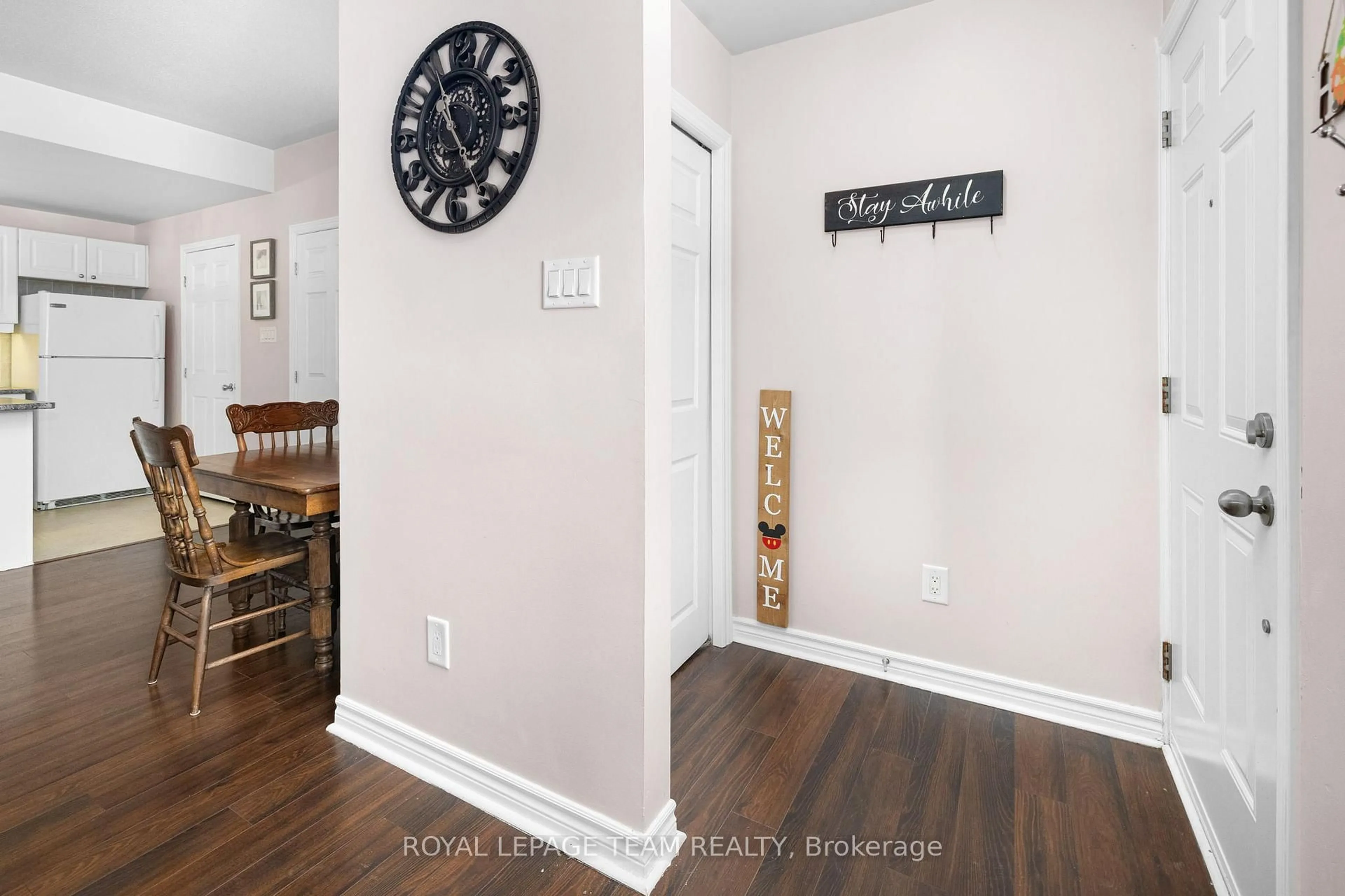 Indoor entryway for 1103 STITTSVILLE MAIN St #E, Stittsville Ontario K2S 0C7